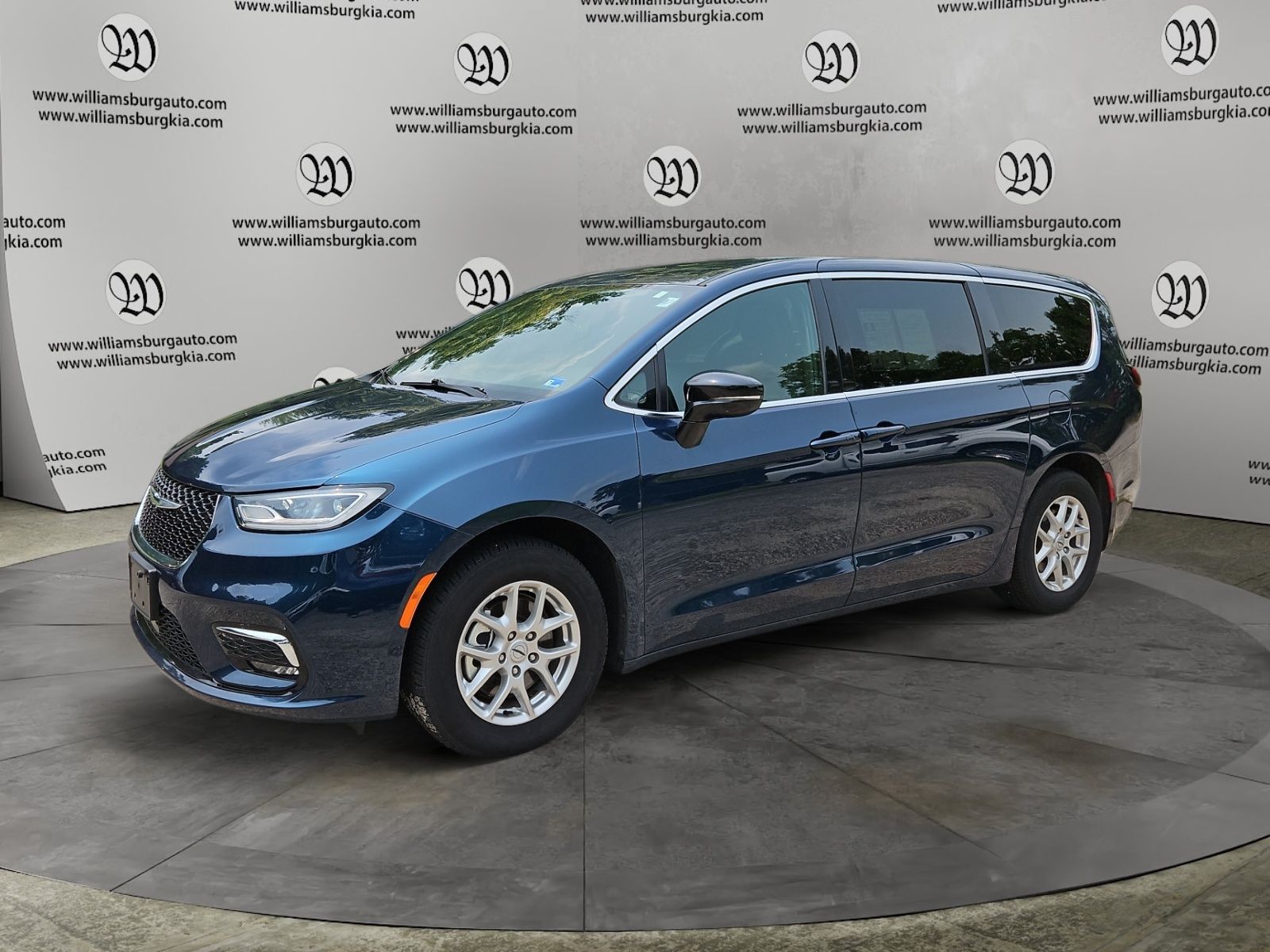2025 Chrysler Pacifica Select
