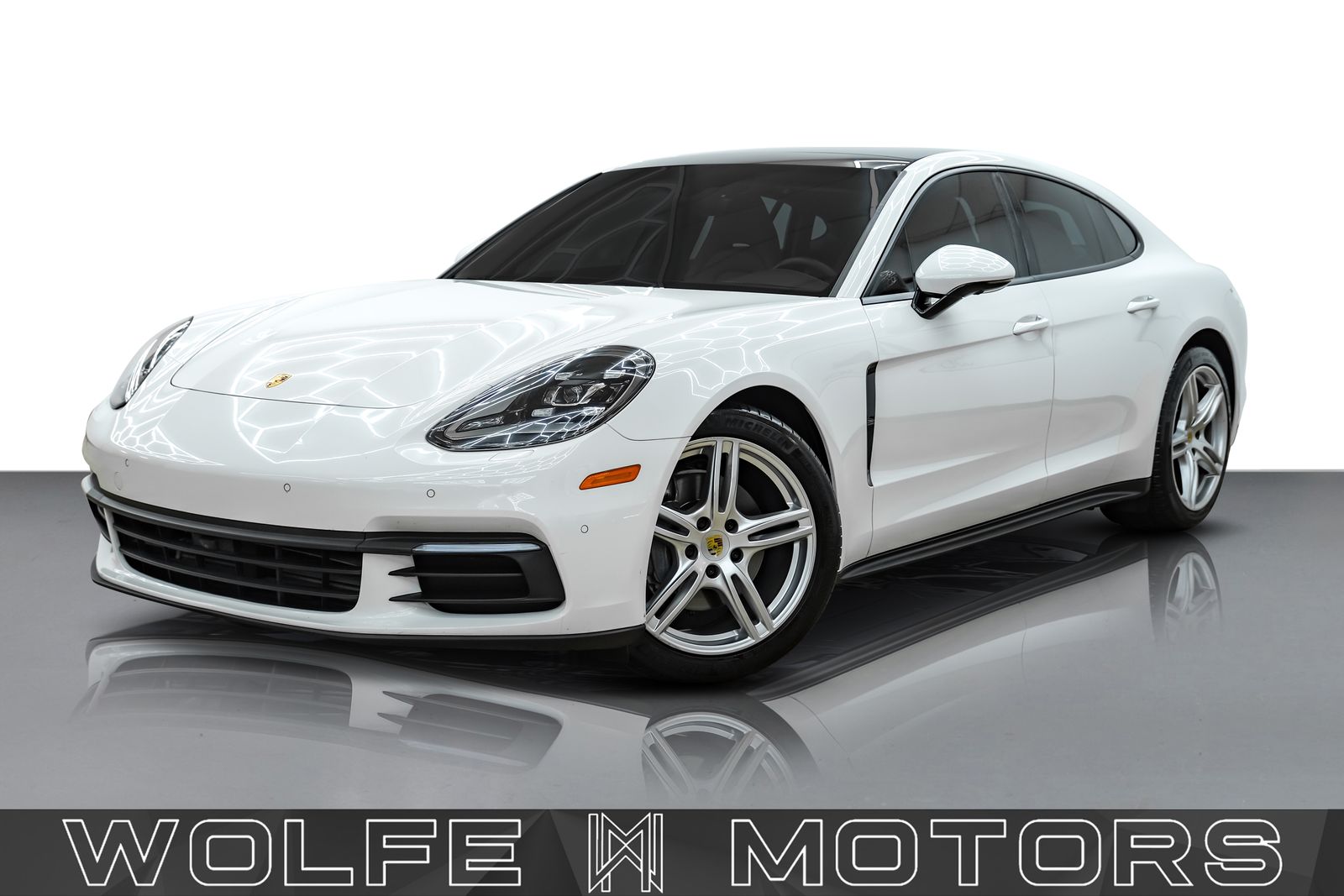 White 2018 Porsche Panamera Sedan Rear-Wheel Drive 8-Speed Automatic