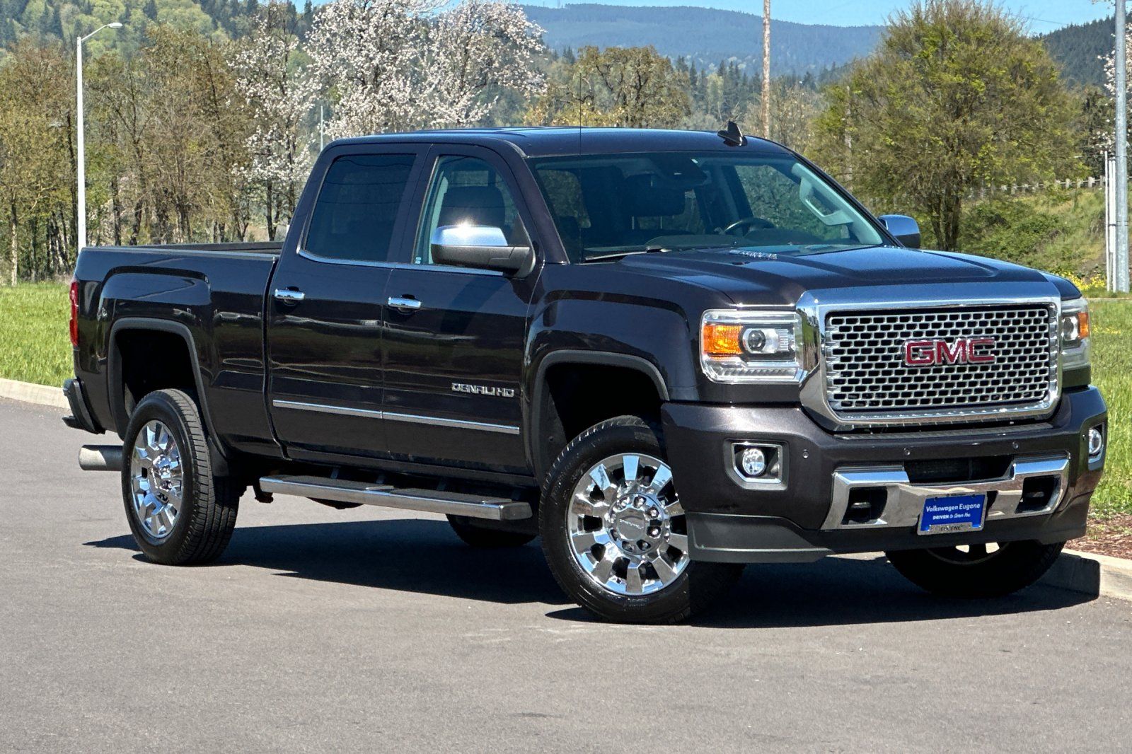 Gray (Iridium Metallic) 2015 GMC Sierra 2500HD Denali Crew Cab SB 4WD Pickup Truck Four-Wheel Drive 6-Speed Automatic