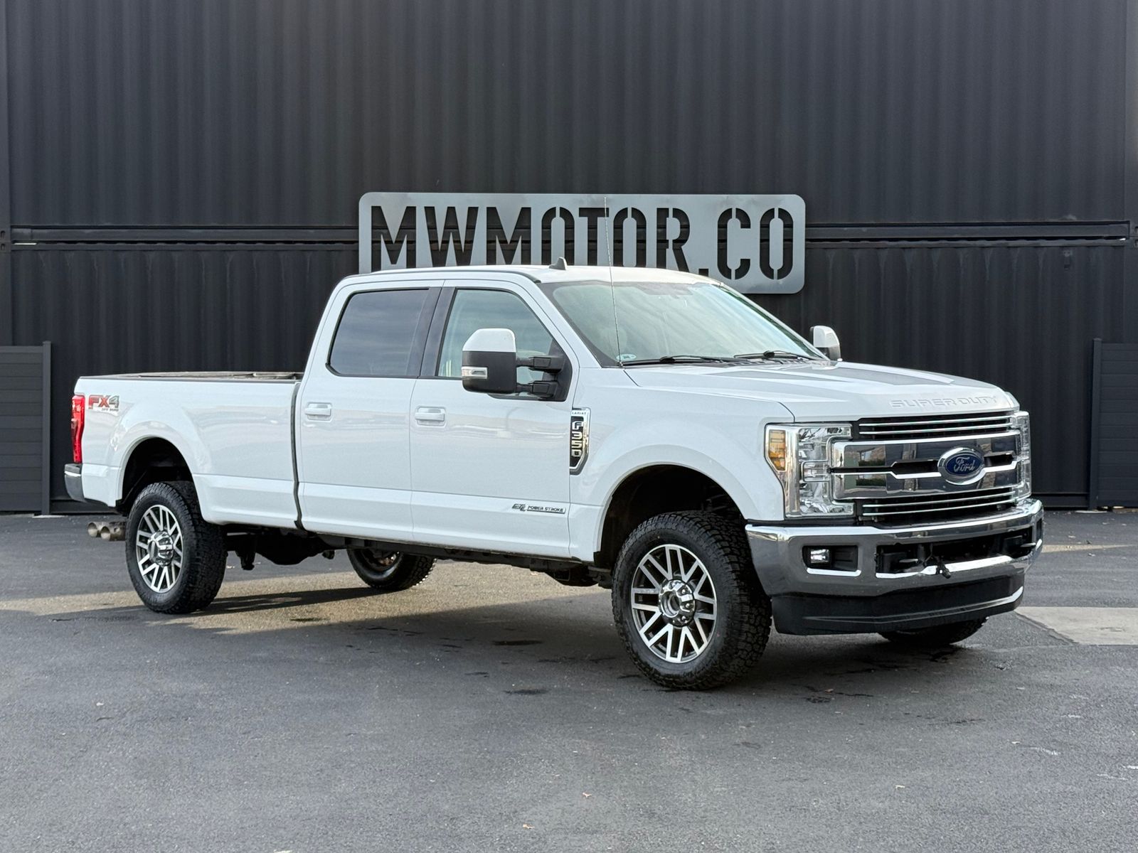 2019 Ford F-350 Super Duty Lariat's photo