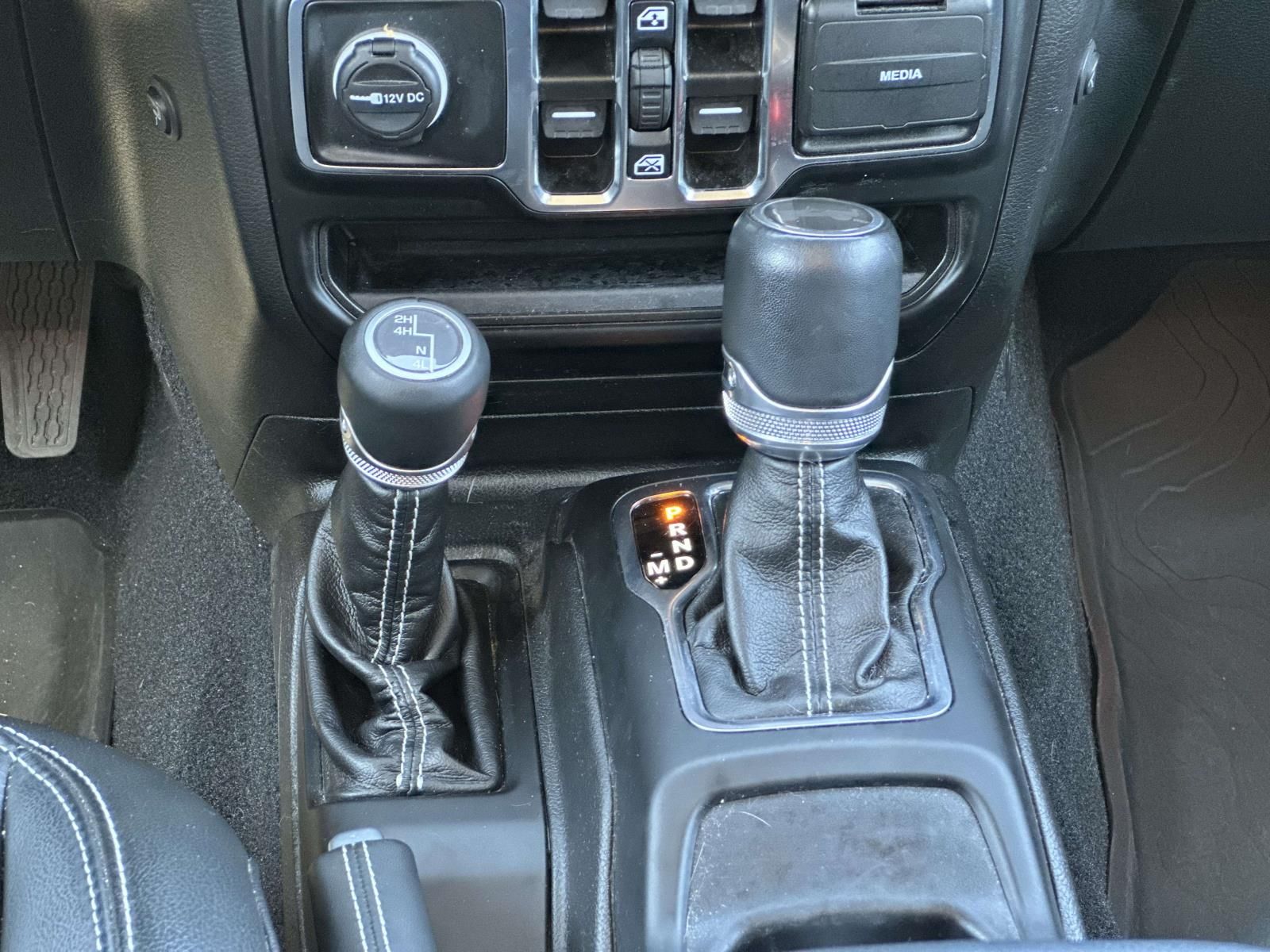 Used 2022 White Jeep Unlimited Sahara image 18