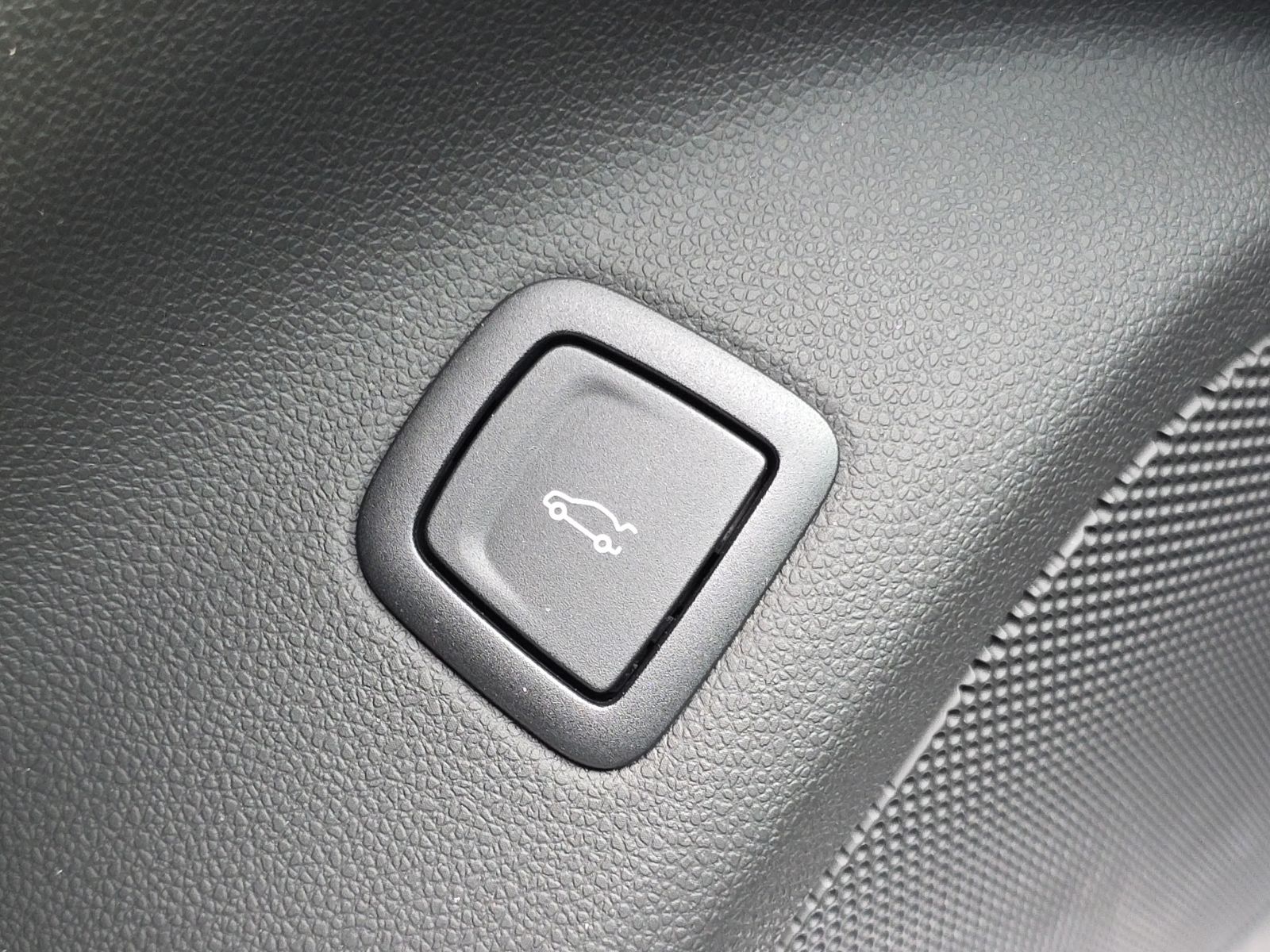 Used 2024 White Cadillac Sport image 41