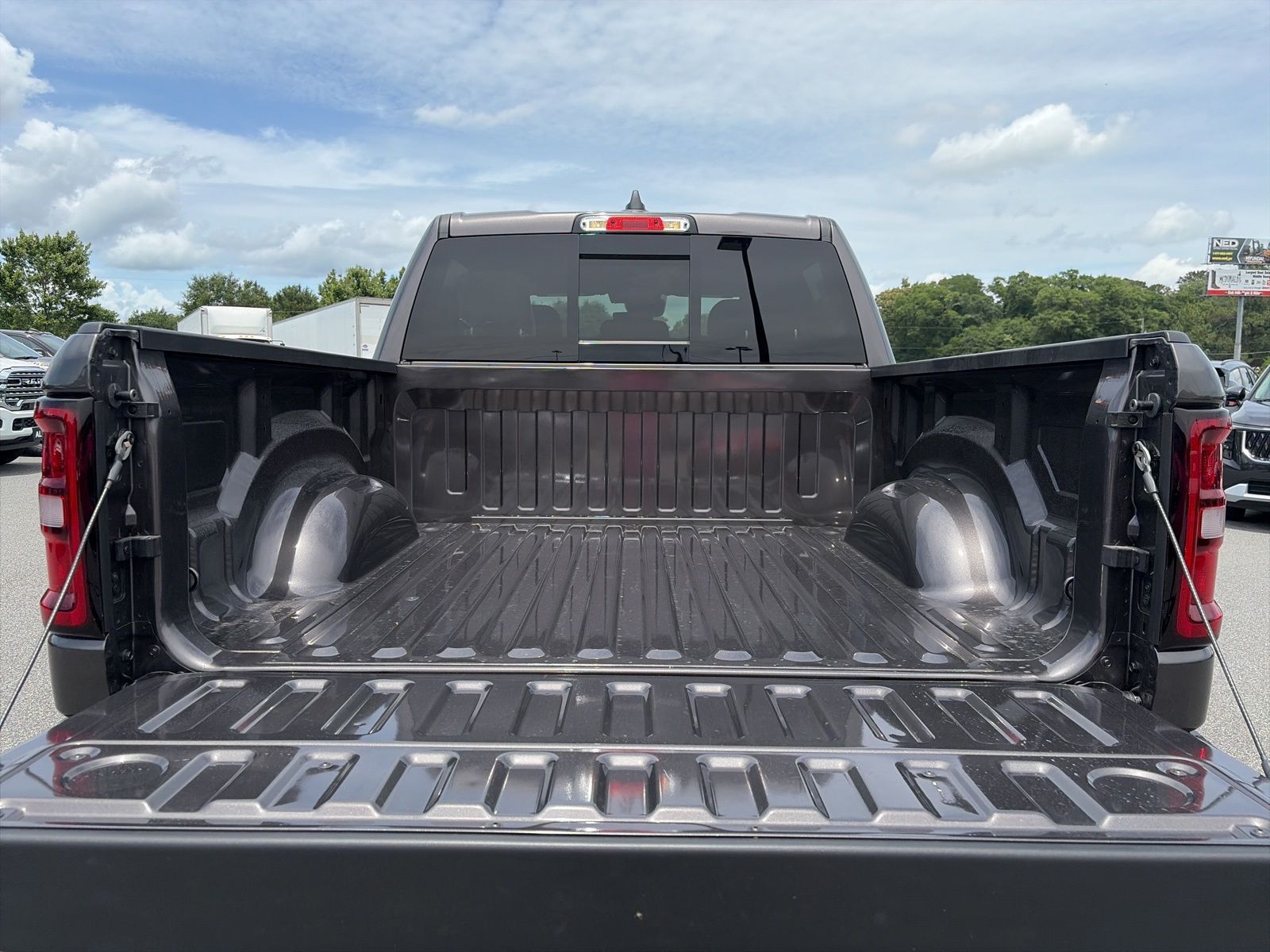 New 2026 Granite Crystal Metallic Clear-Coat Exterior Paint RAM Warlock image 4