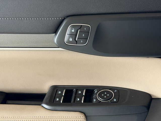 New 2025 Oxford White Ford Lariat image 36