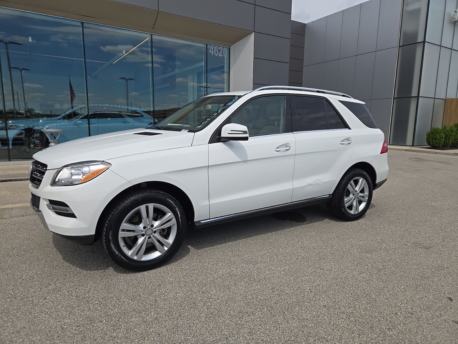 Polar White 2015 Mercedes-Benz M-Class SUV / Crossover All-Wheel Drive 7-Speed Automatic