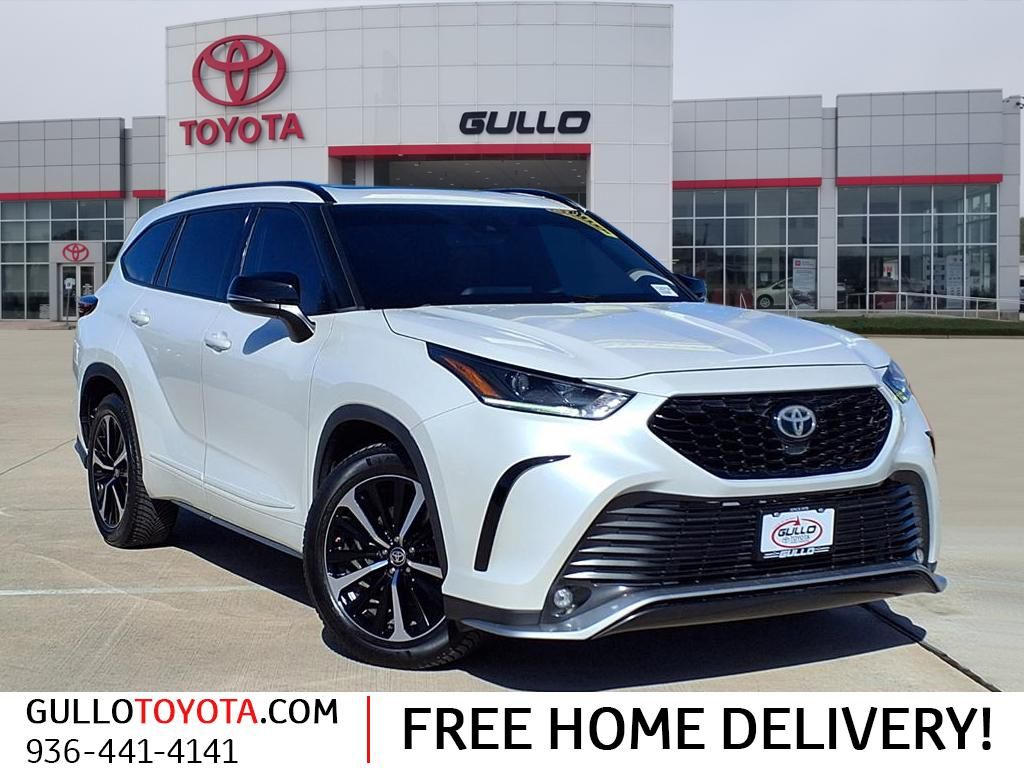 2021 Toyota Highlander XSE White at Autostrade