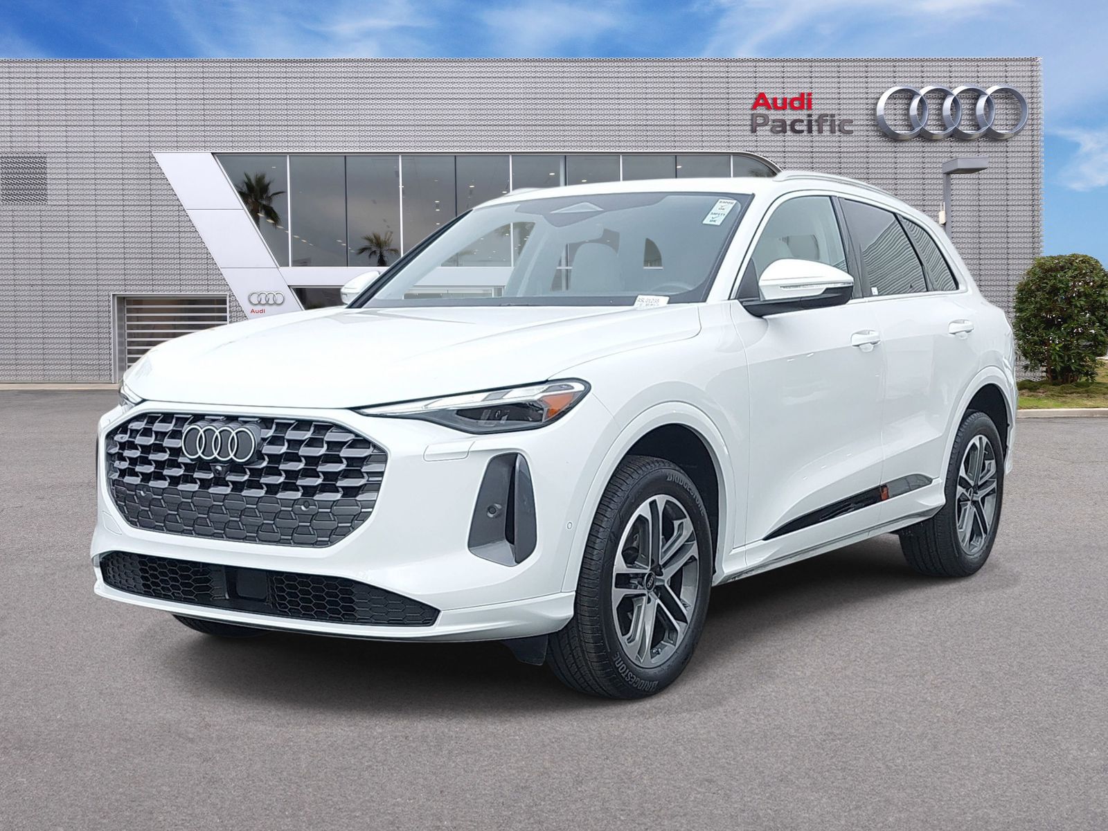 Glacier White Metallic 2025 Audi Q5 quattro Premium 40 TFSI SUV / Crossover All-Wheel Drive 7-Speed Automatic