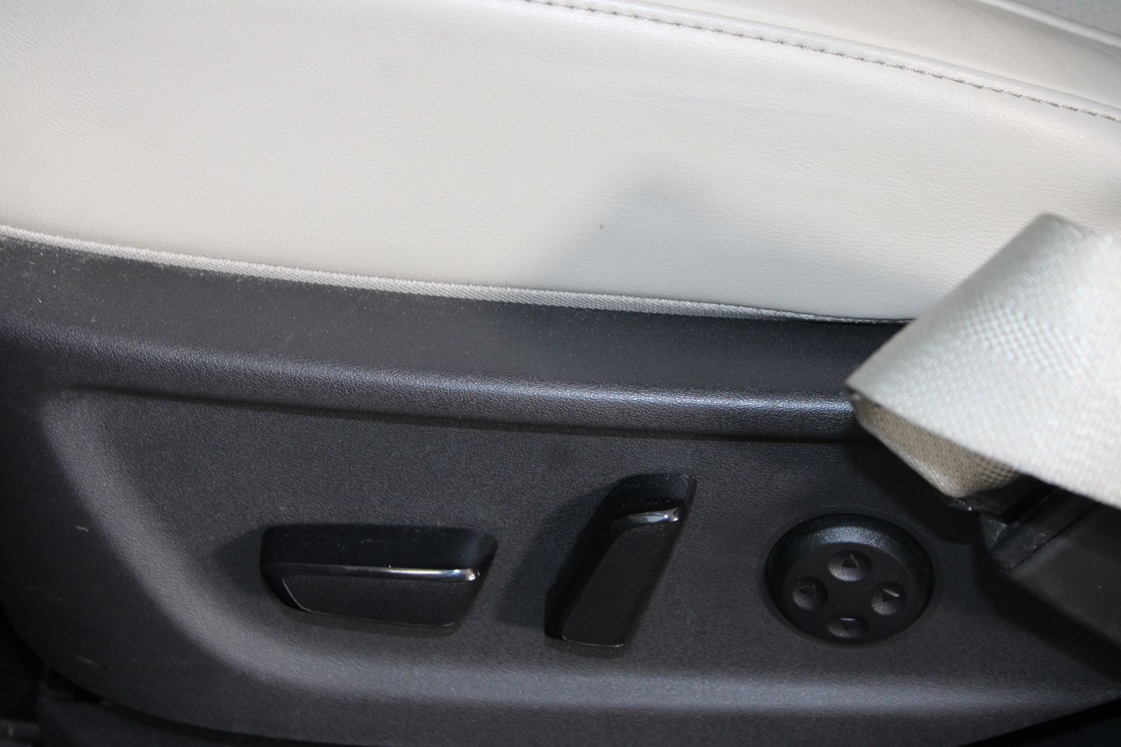 Used 2023 Black Nissan ENGAGE image 20
