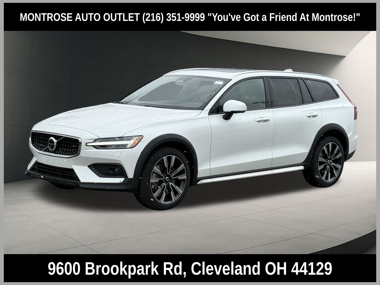 Crystal White Pearl 2026 Volvo V60 Cross Country B5 Ultra AWD Wagon All-Wheel Drive Automatic