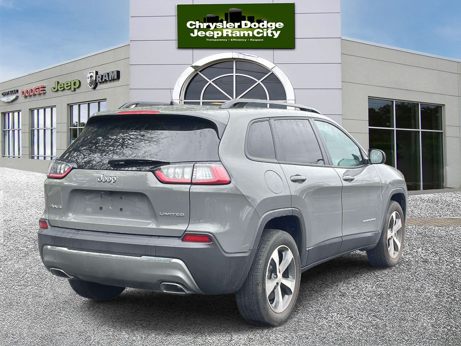 View vehicle photo 5