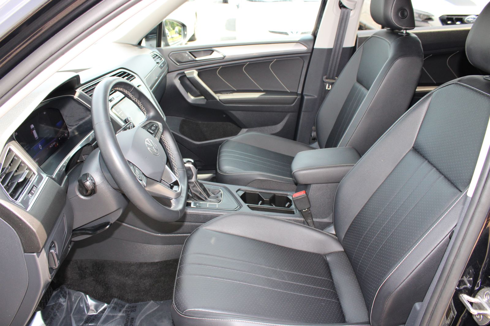 Used 2023 Black Volkswagen 2.0T SE image 10