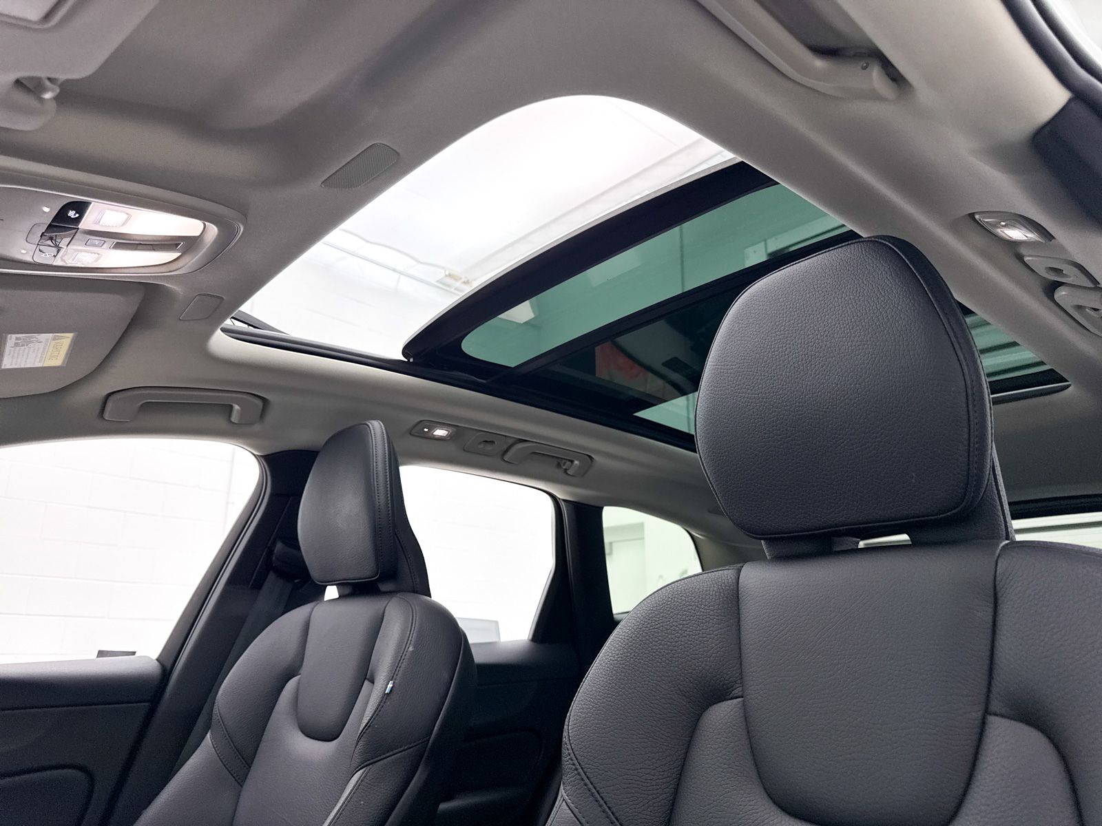 2023 Volvo XC60 B5 Plus Bright Theme