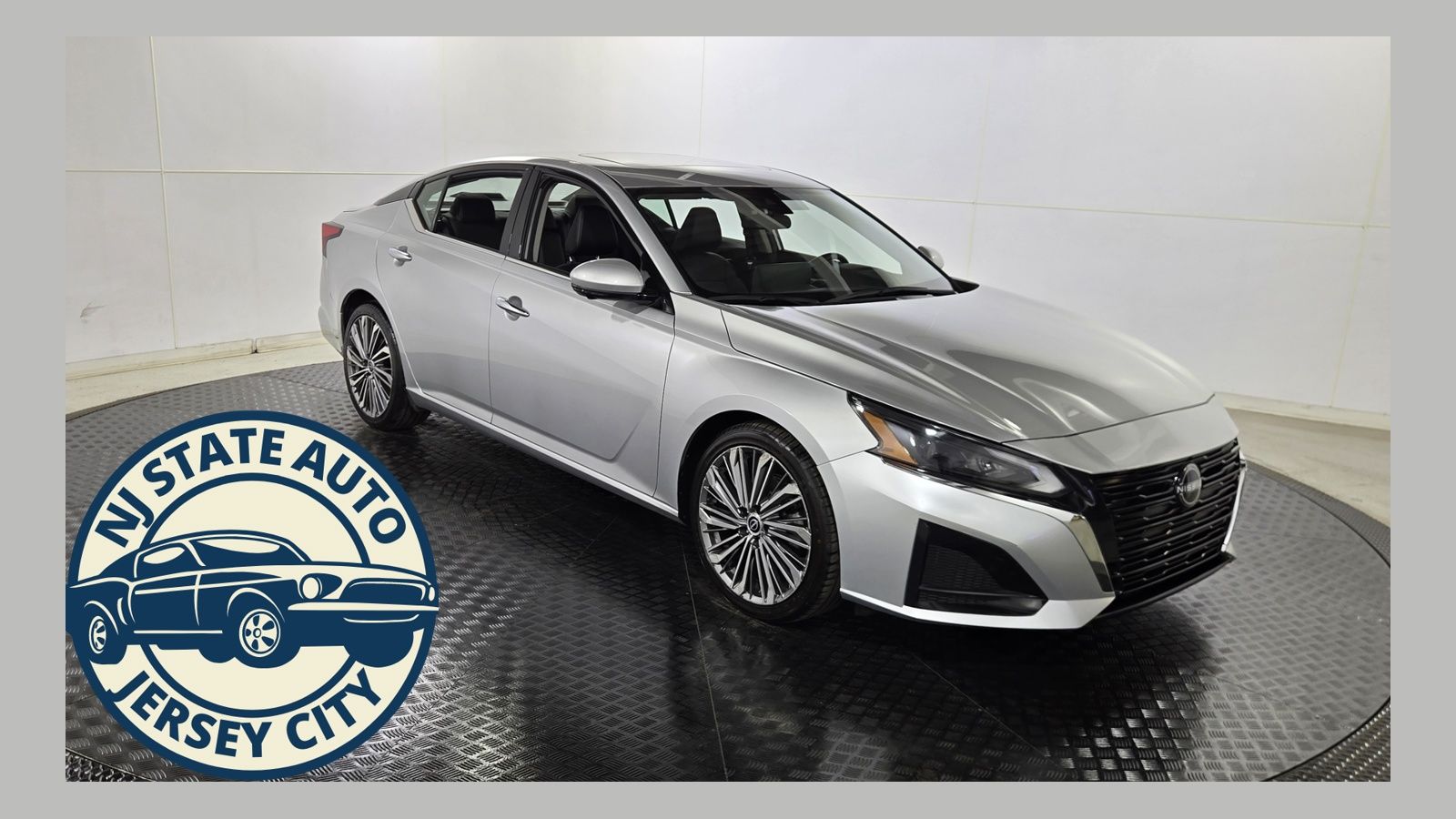 Brilliant Silver Metallic 2023 Nissan Altima Sedan Front-Wheel Drive Continuously Variable Transmission