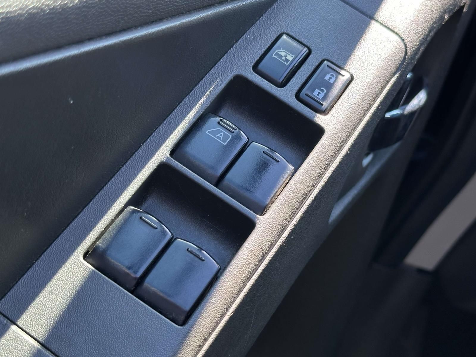 Used 2018 Black Nissan PRO-4X image 23