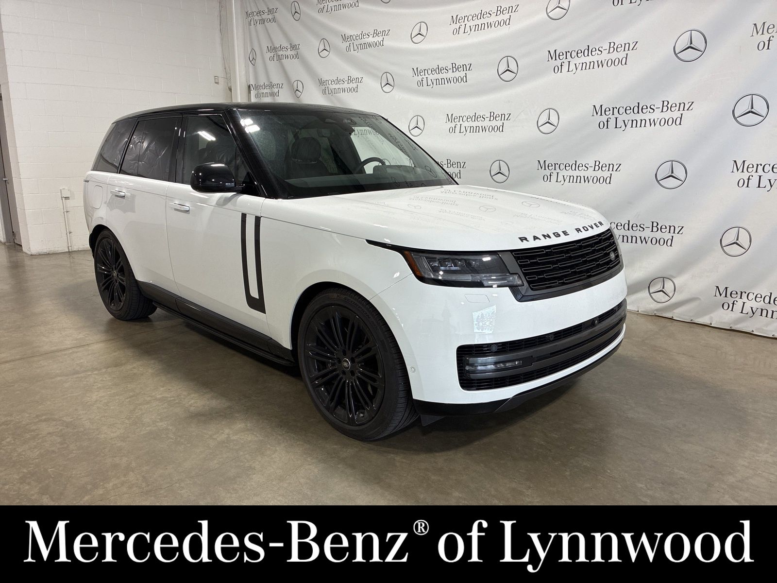 2025 Land Rover Range Rover P530 SE AWD