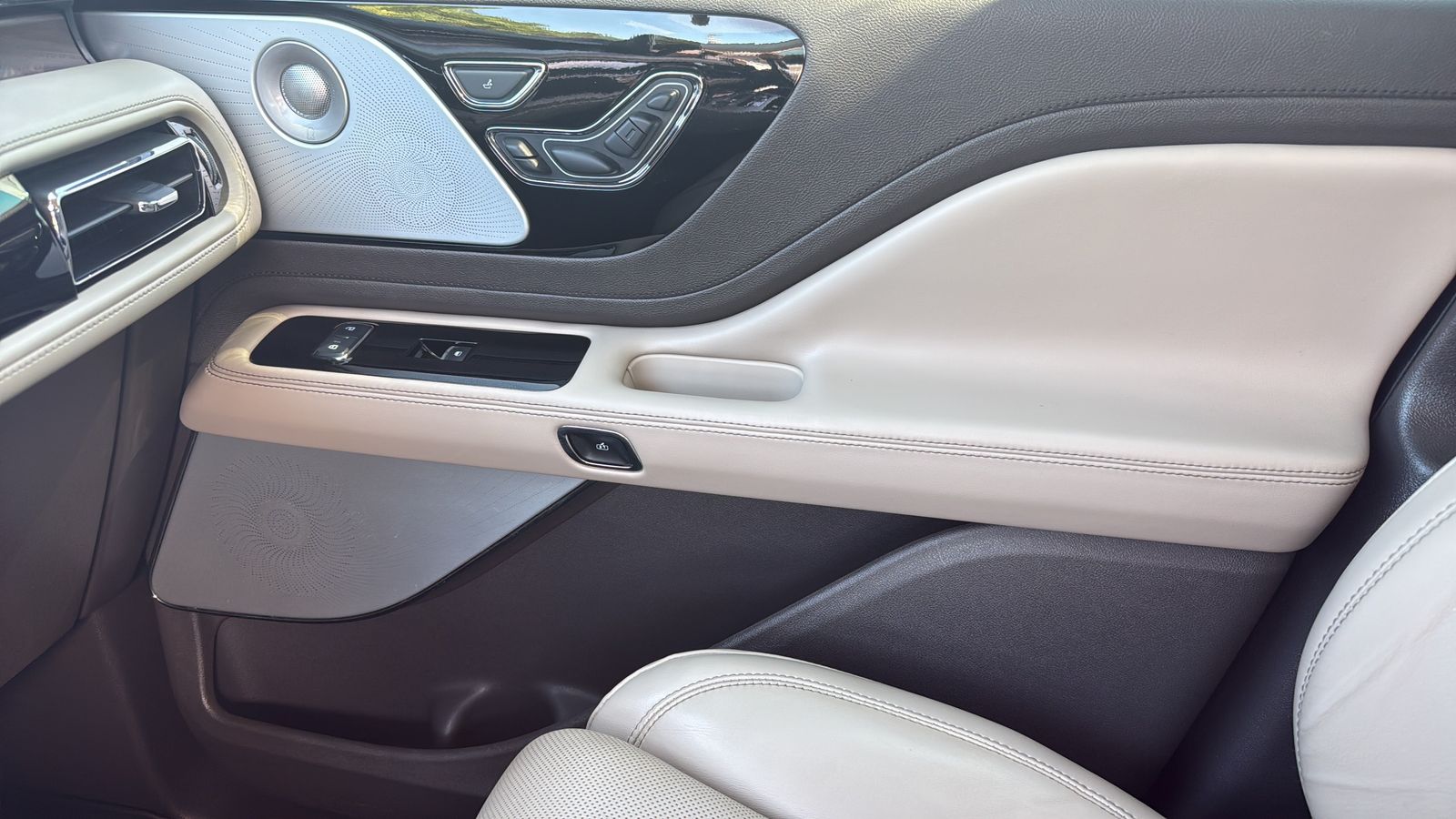 Used Car 2020 Lincoln Aviator  Grand Touring For Sale Under $35,000 In Austin, Texas