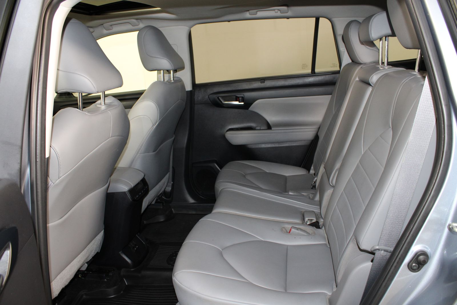 Used 2023  Toyota XLE image 7