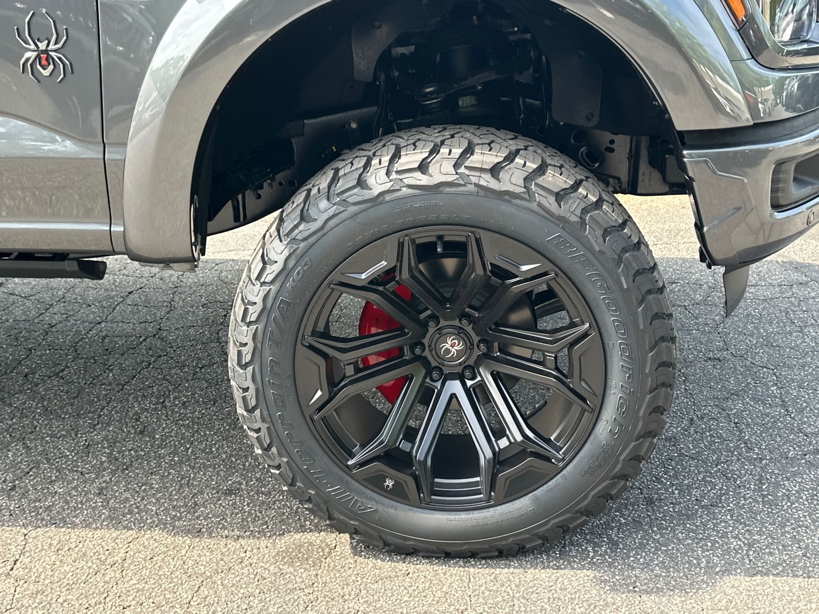 New 2026 Carbonized Gray Metallic Ford XLT image 13