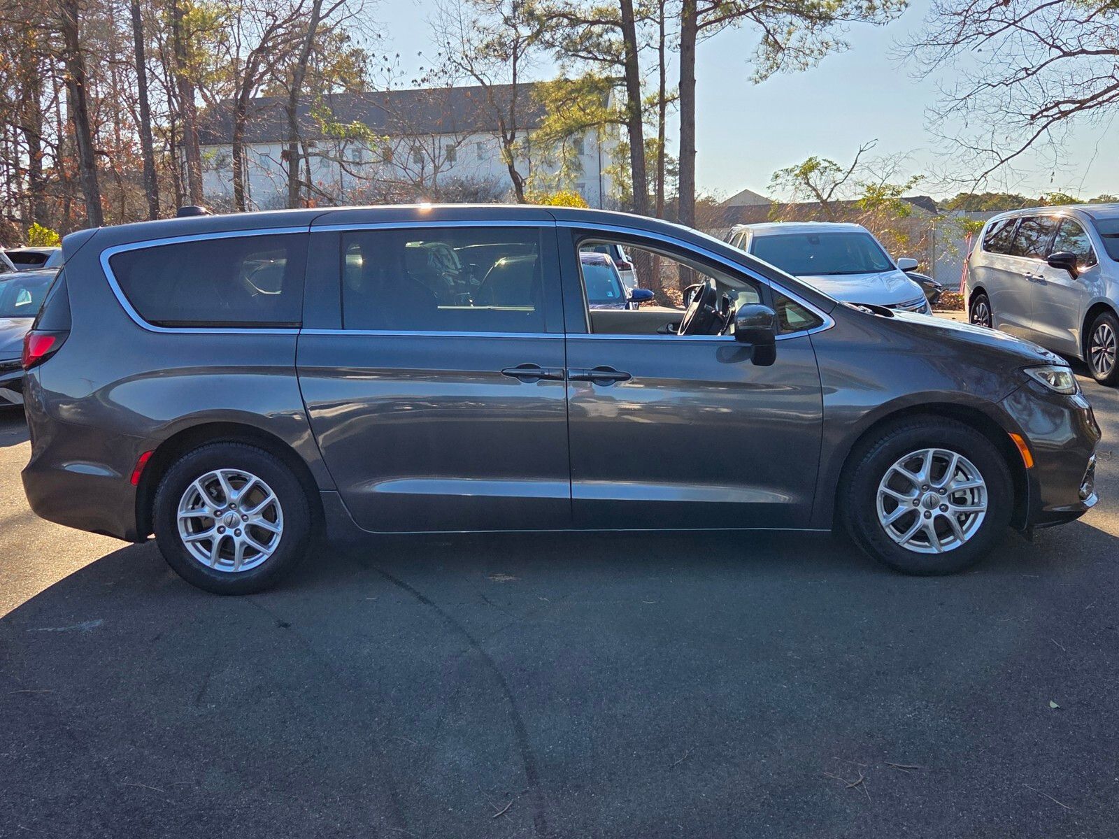 2023 Chrysler Pacifica Touring L - Photo 6