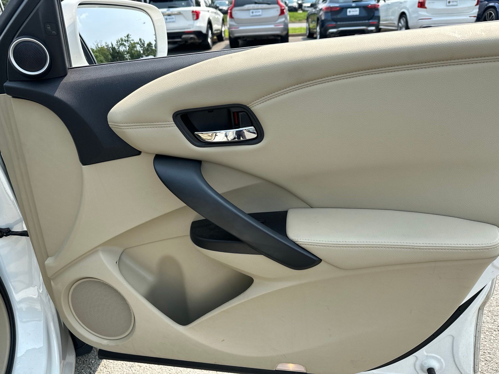 Used 2016 White Acura  image 28