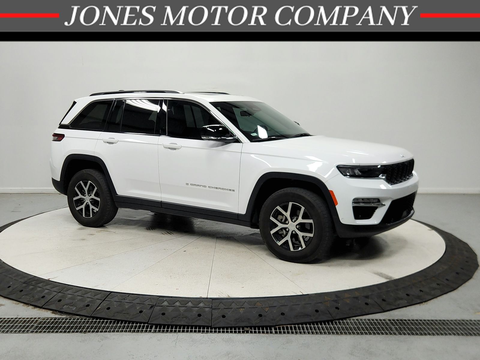 Bright White Clearcoat 2024 Jeep Grand Cherokee SUV / Crossover Four-Wheel Drive 8-Speed Automatic
