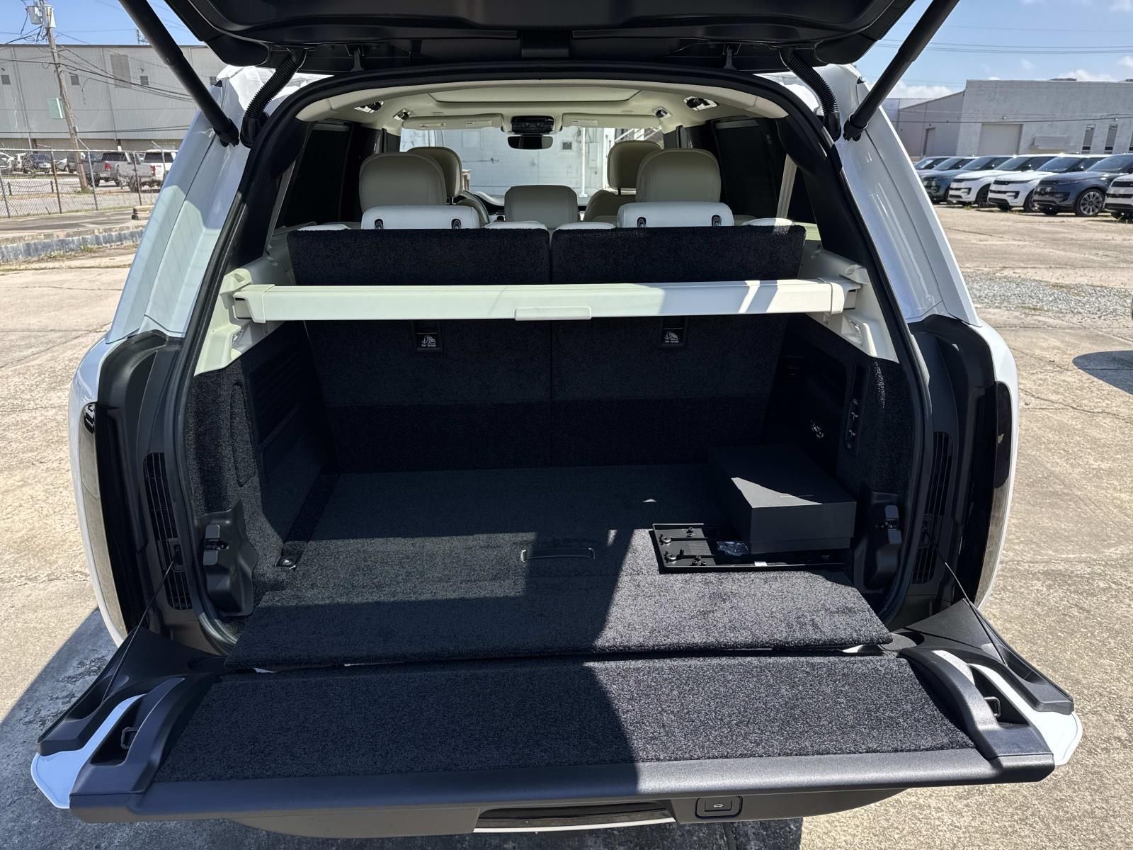 View vehicle photo 7