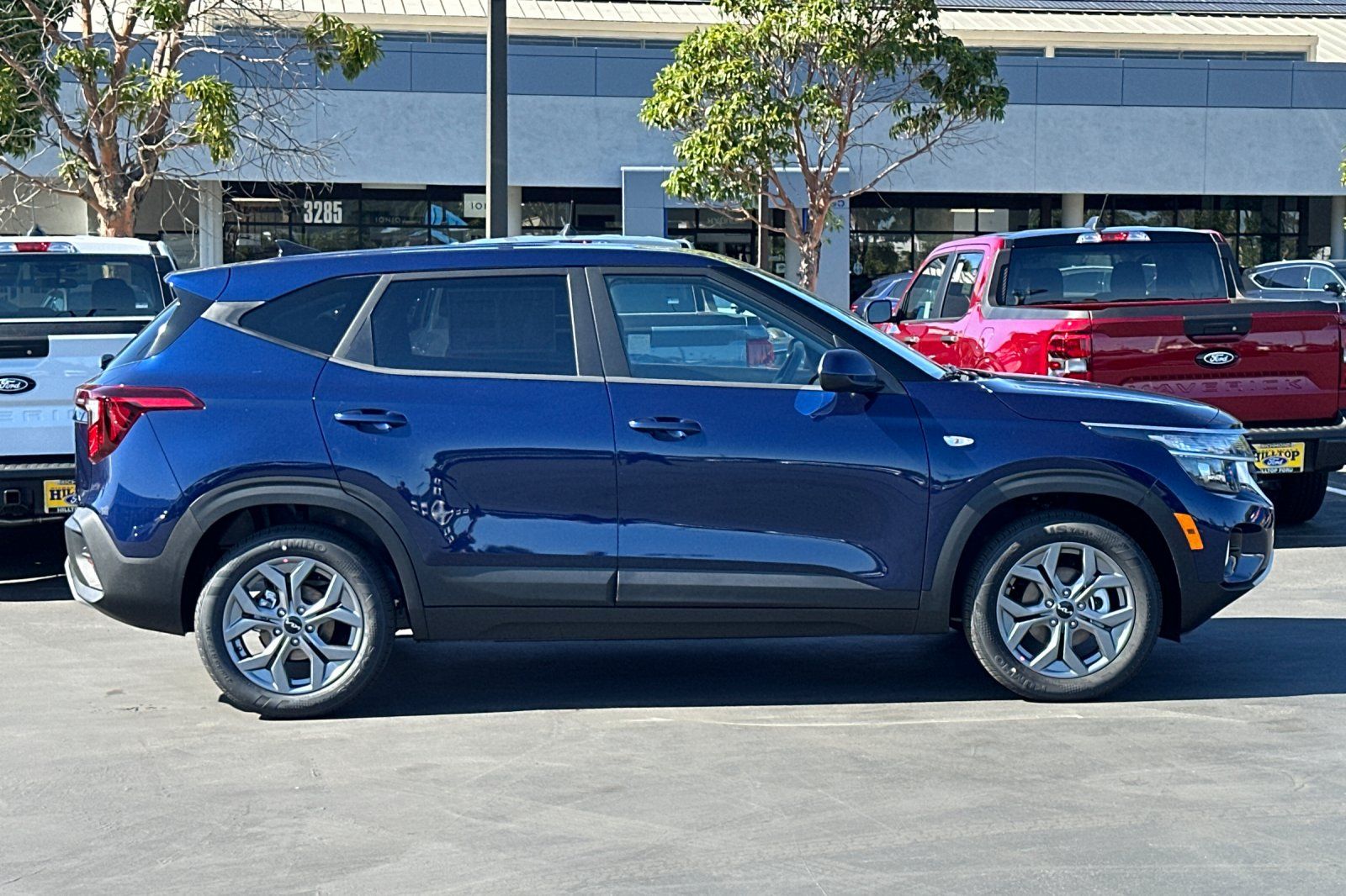 View vehicle photo 3