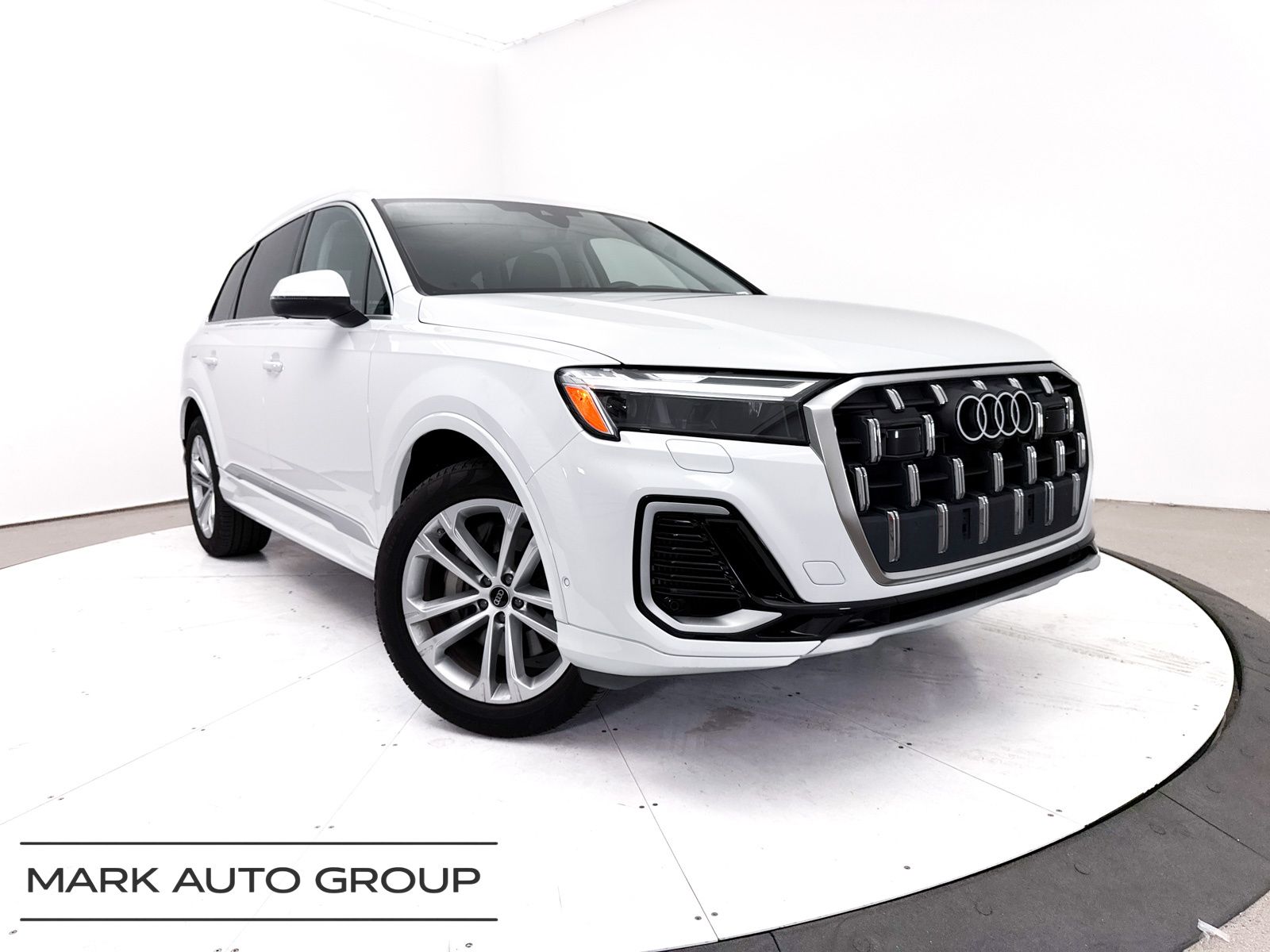 2025 Audi Q7 55 Premium Plus