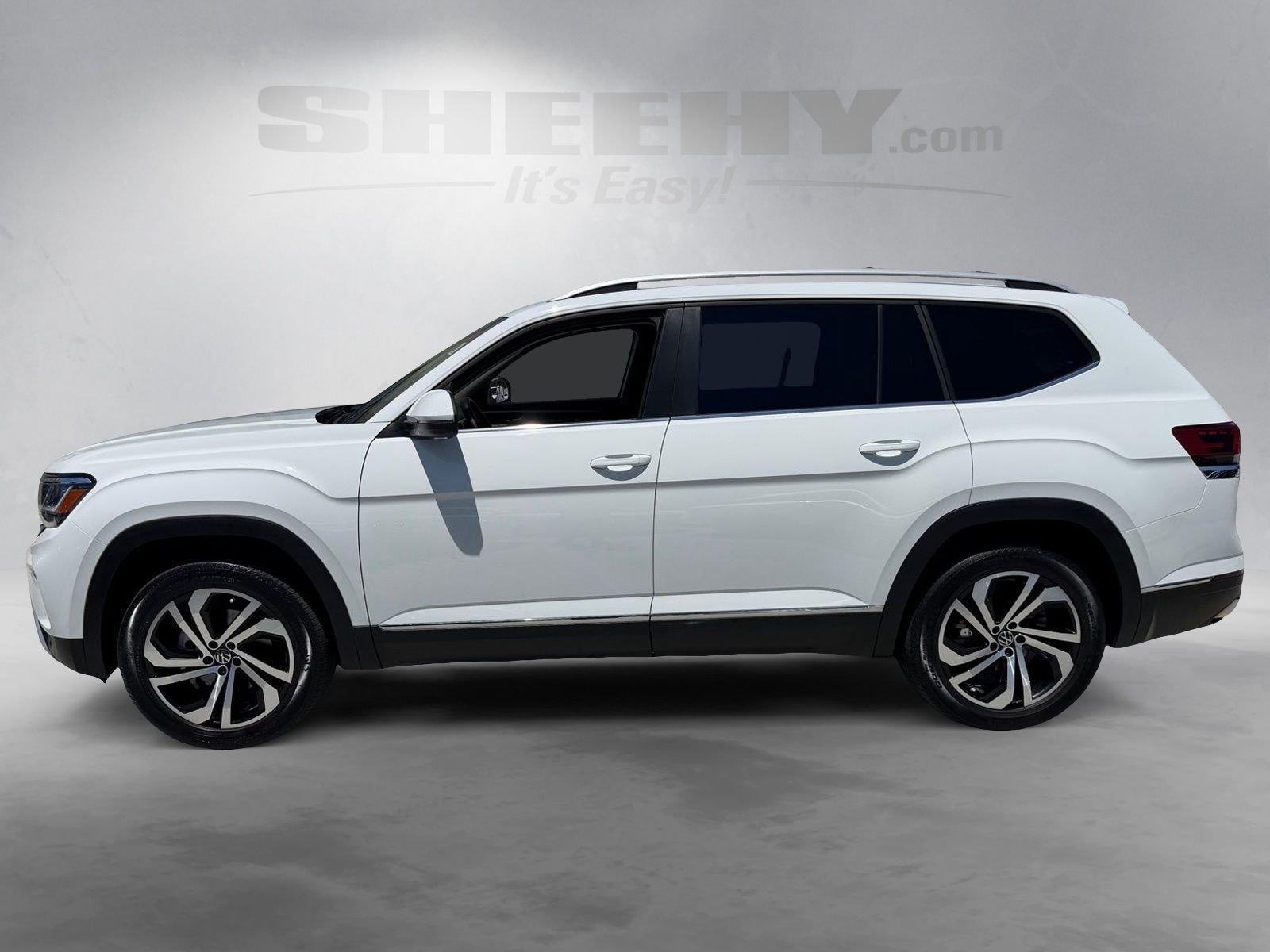 Used 2022  Volkswagen SEL image 16