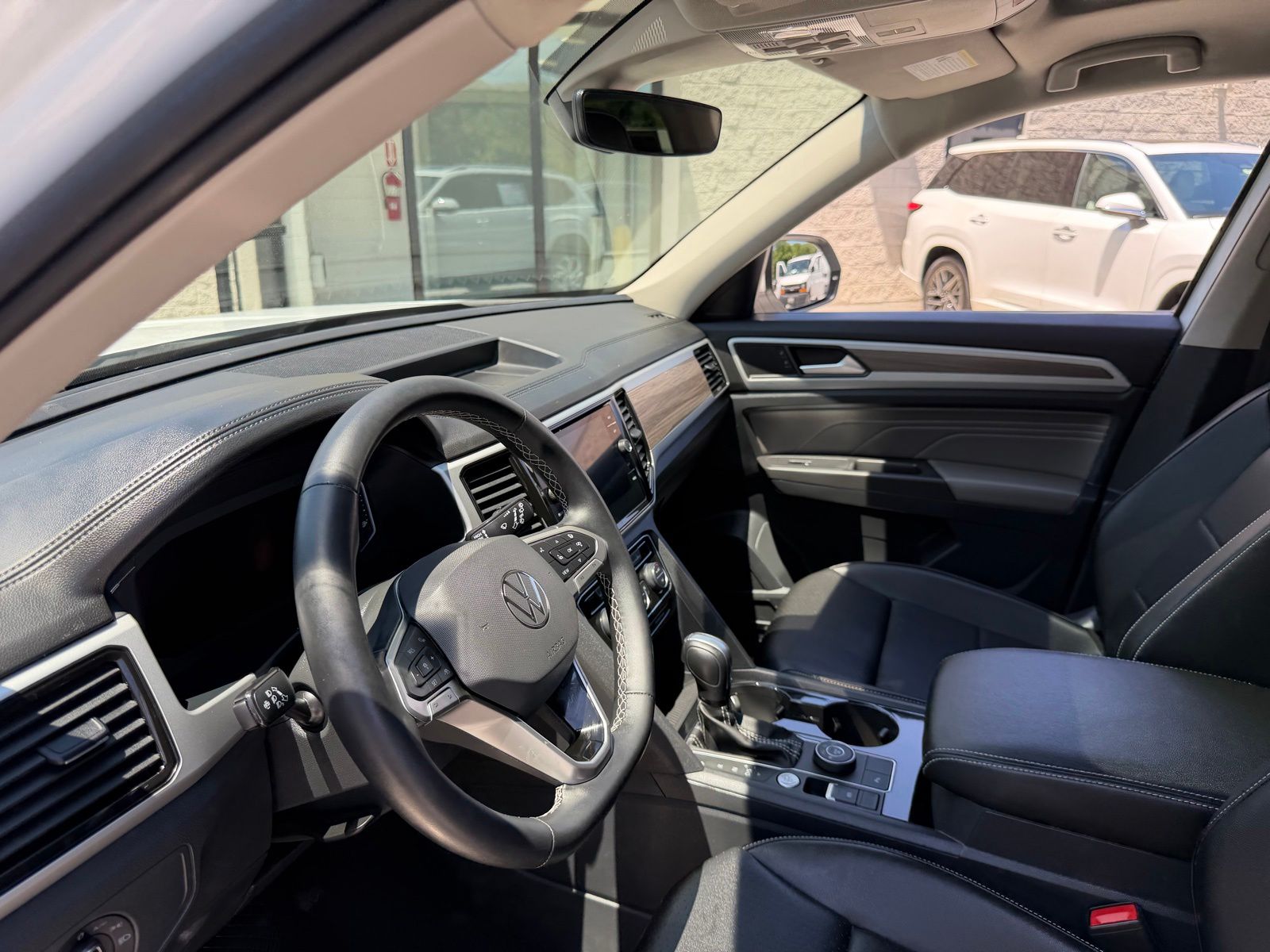 Used 2022  Volkswagen SEL image 10