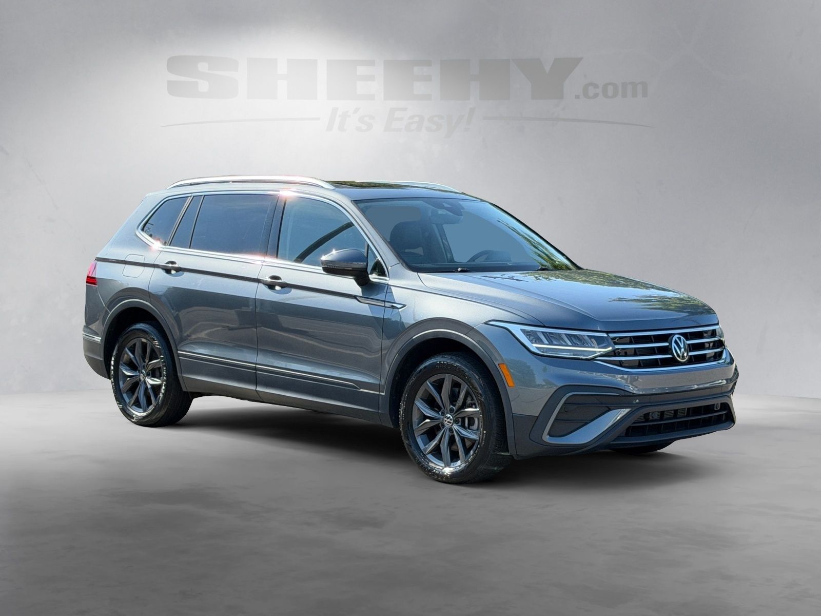Used 2023 Gray Volkswagen 2.0T SE image 2