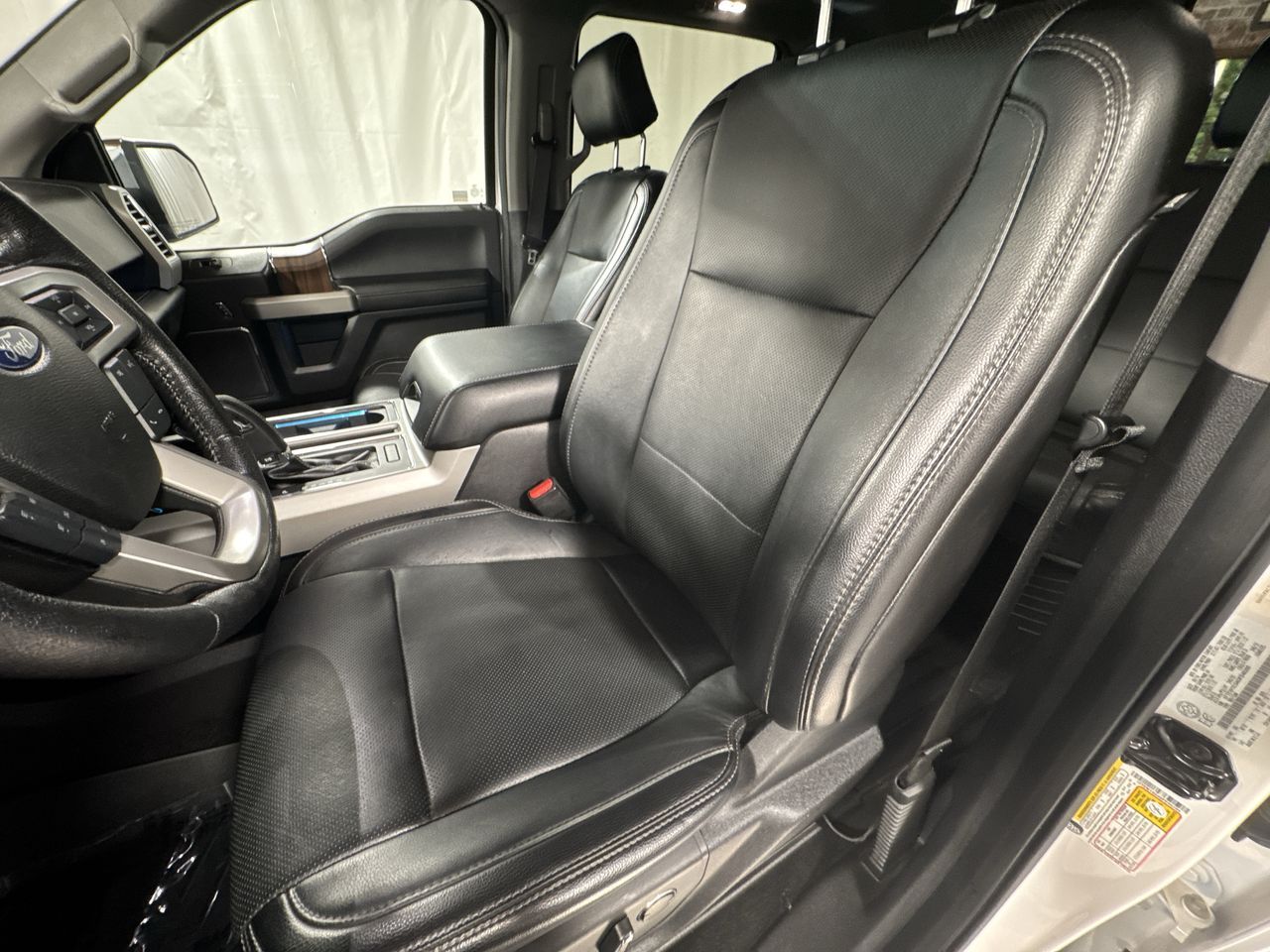 2016 Ford F-150 Lariat photo 15