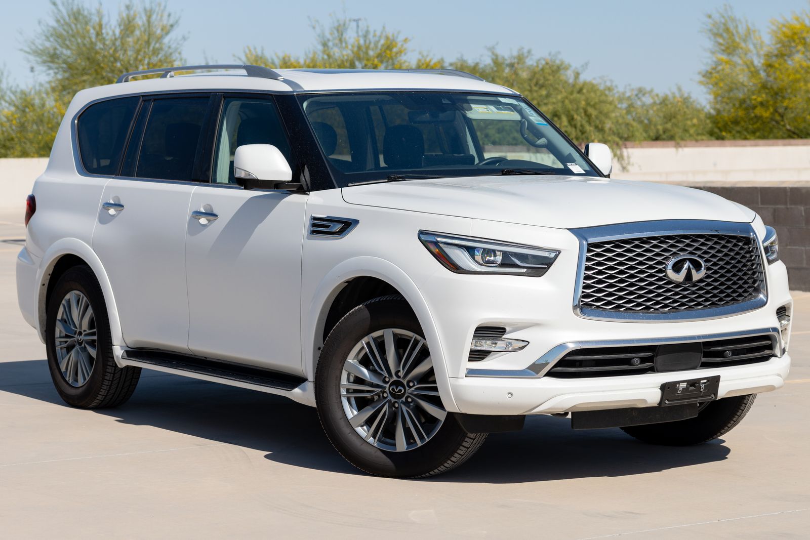 2024 INFINITI QX80 LUXE