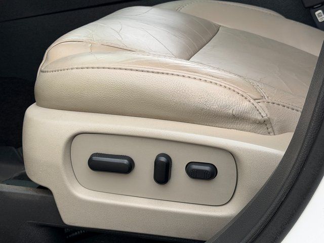 Used 2013 White Platinum Clearcoat Metallic Ford XLT image 36
