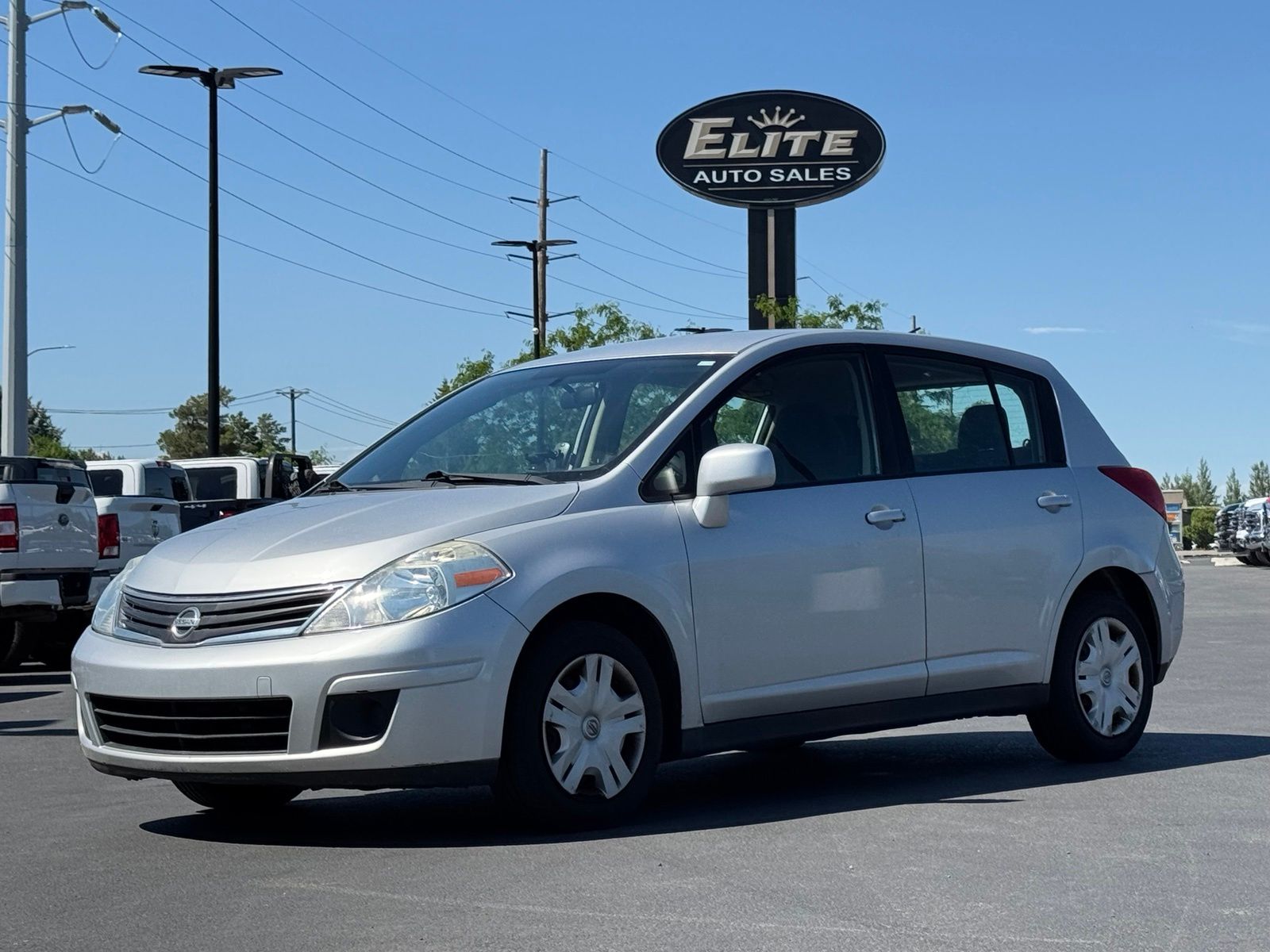Brilliant Silver Metallic 2011 Nissan Versa Hatchback Front-Wheel Drive 4-Speed Automatic