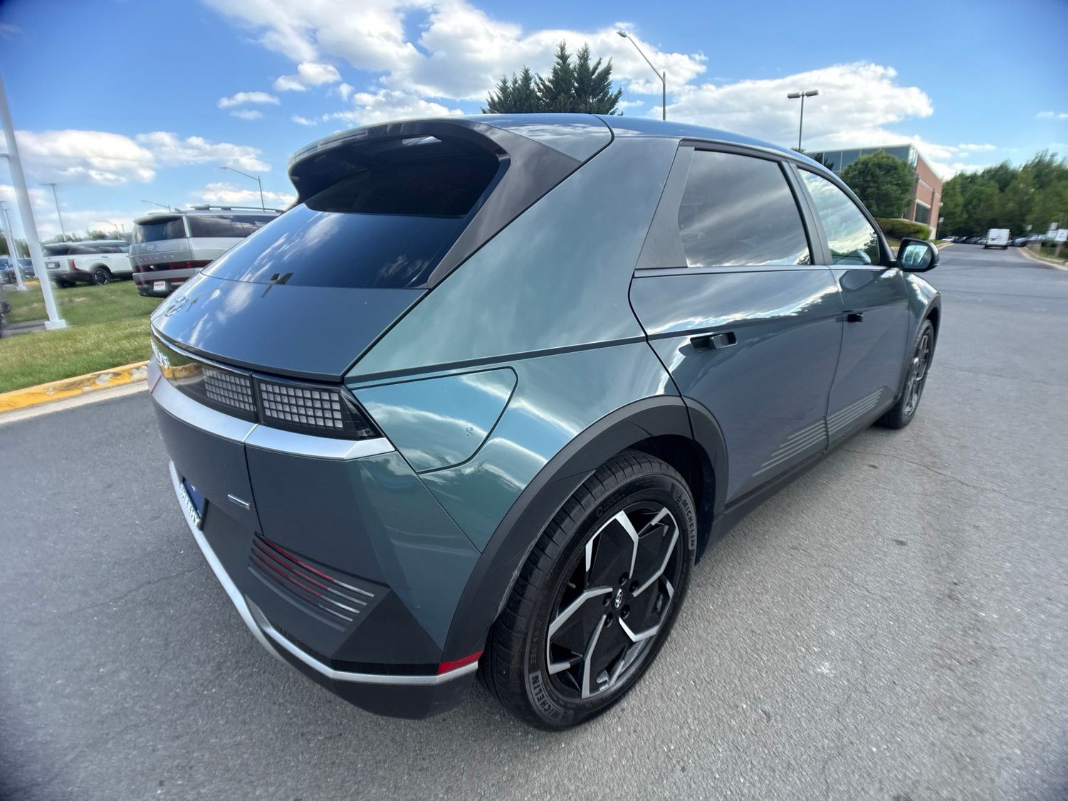 View vehicle photo 6