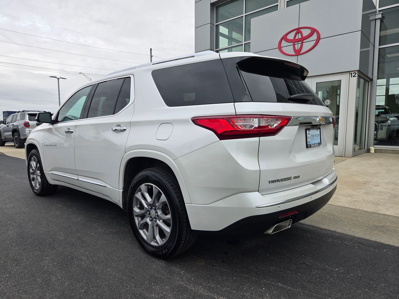 used 2021 Chevrolet Traverse car, priced at $27,244