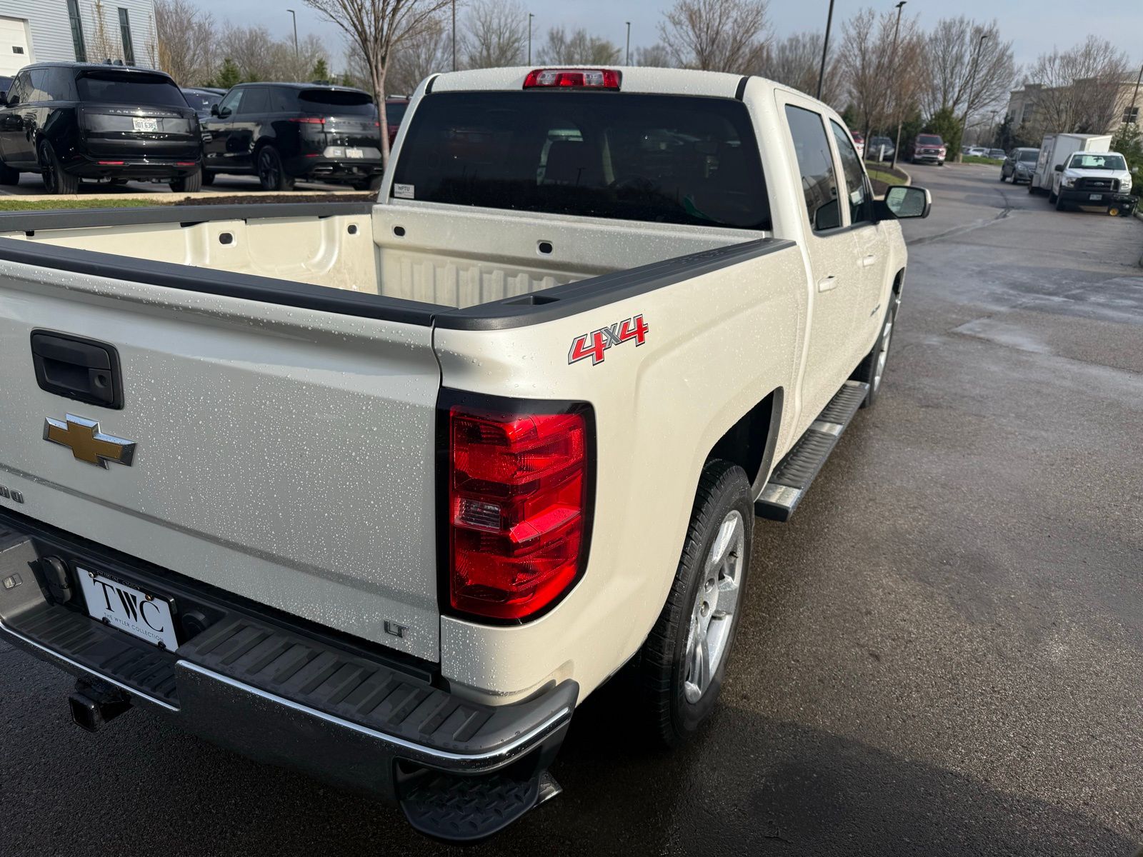 View vehicle photo 5