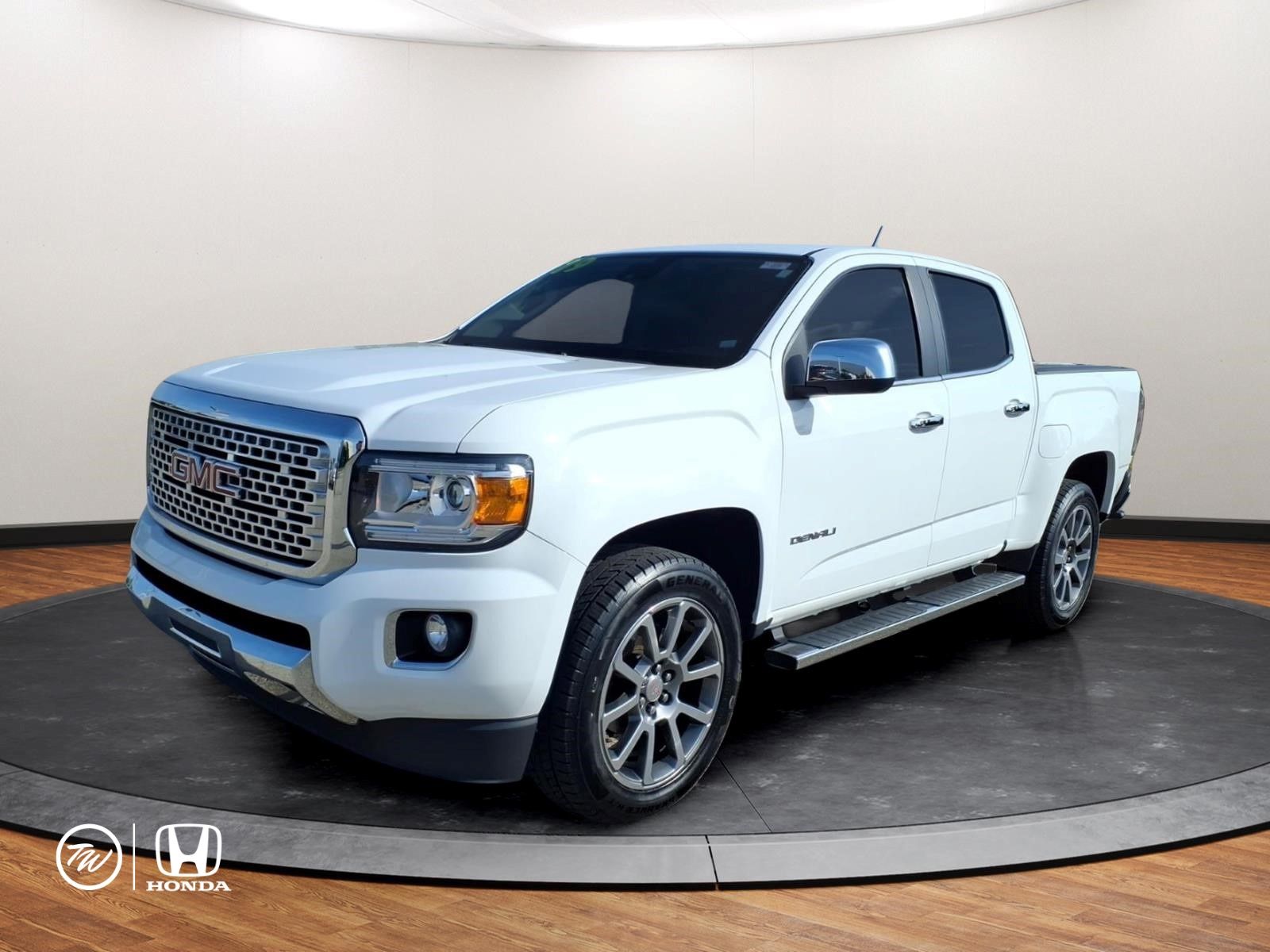 Summit White 2019 GMC Canyon Pickup Truck Four-Wheel Drive 8-Speed Automatic