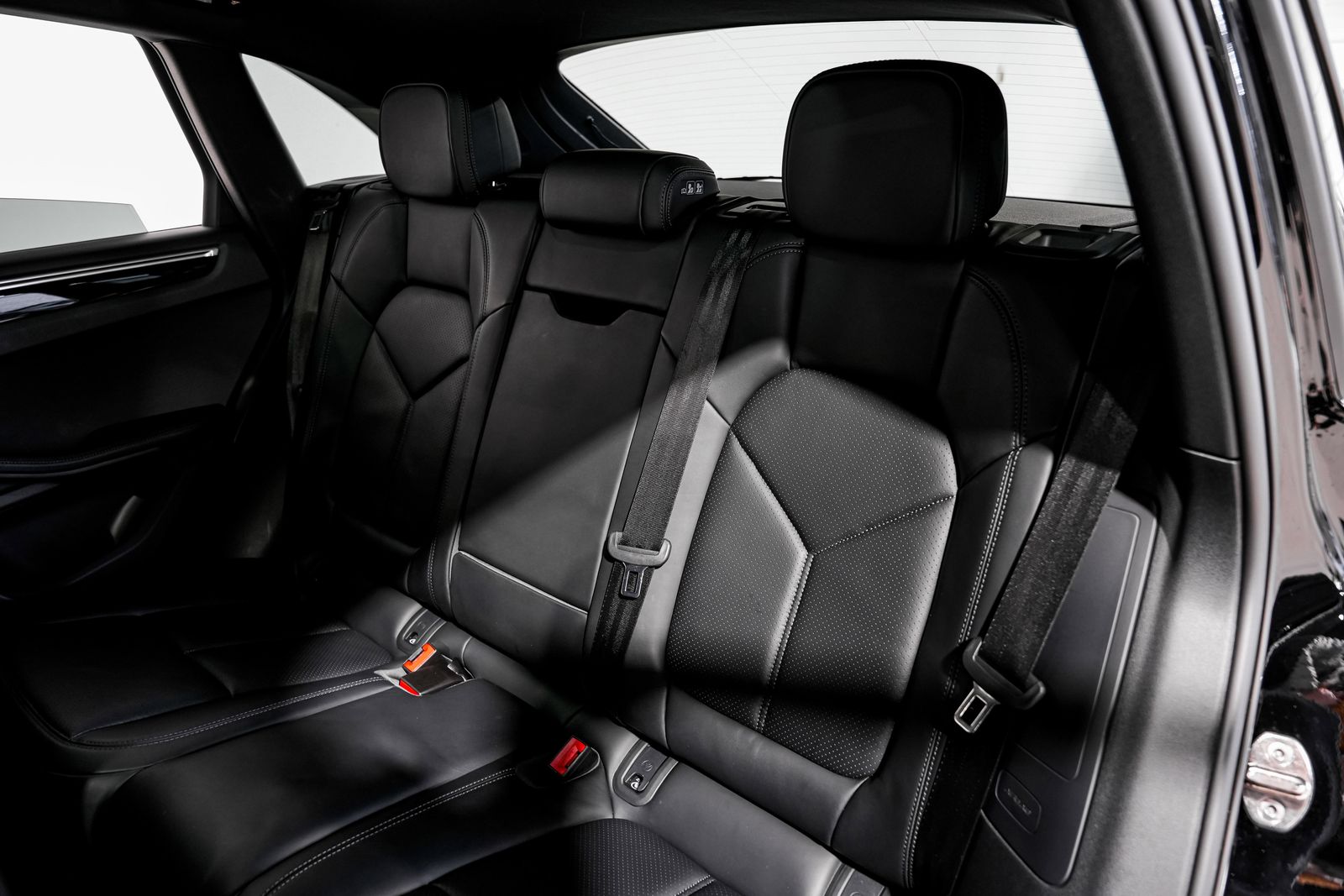2024 Porsche Macan Base — photo 34