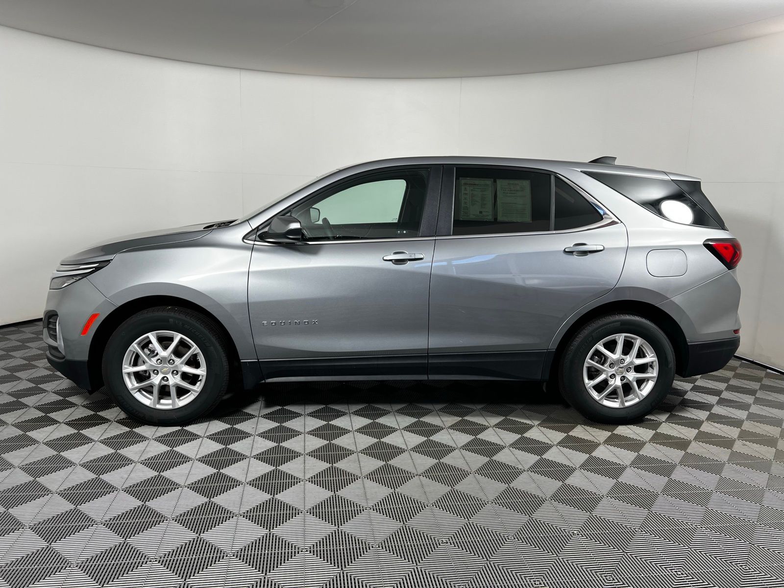 2024 Chevrolet Equinox LT 8