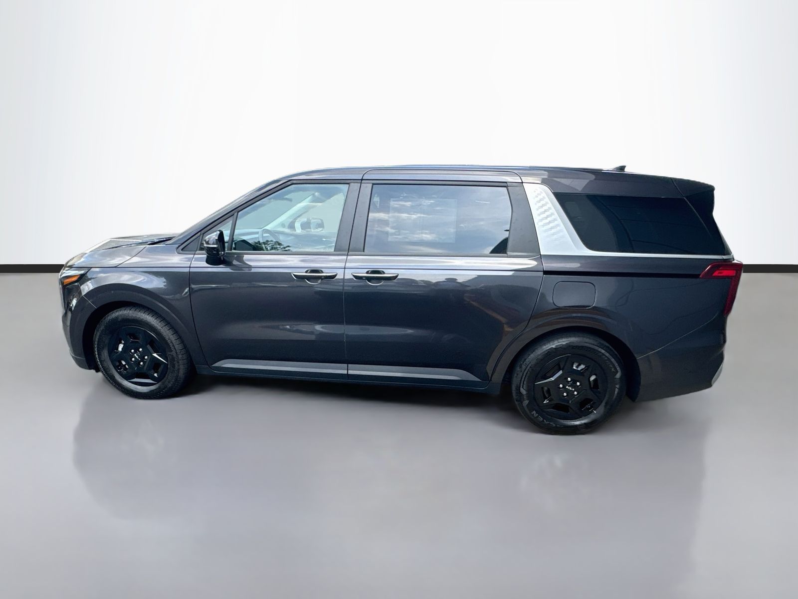 Used 2025 Gray Kia LXS image 4