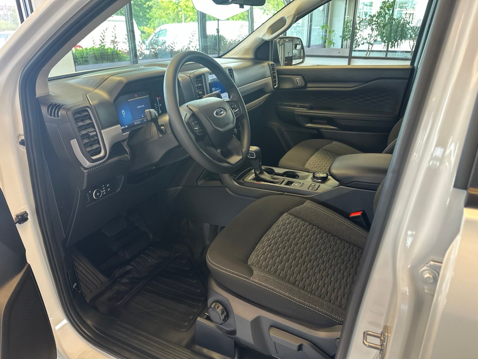 Certified Used 2025 Oxford White Ford XL image 9