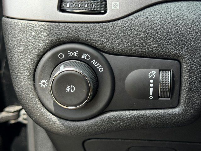 Used 2019 Diamond Black Jeep Latitude image 22