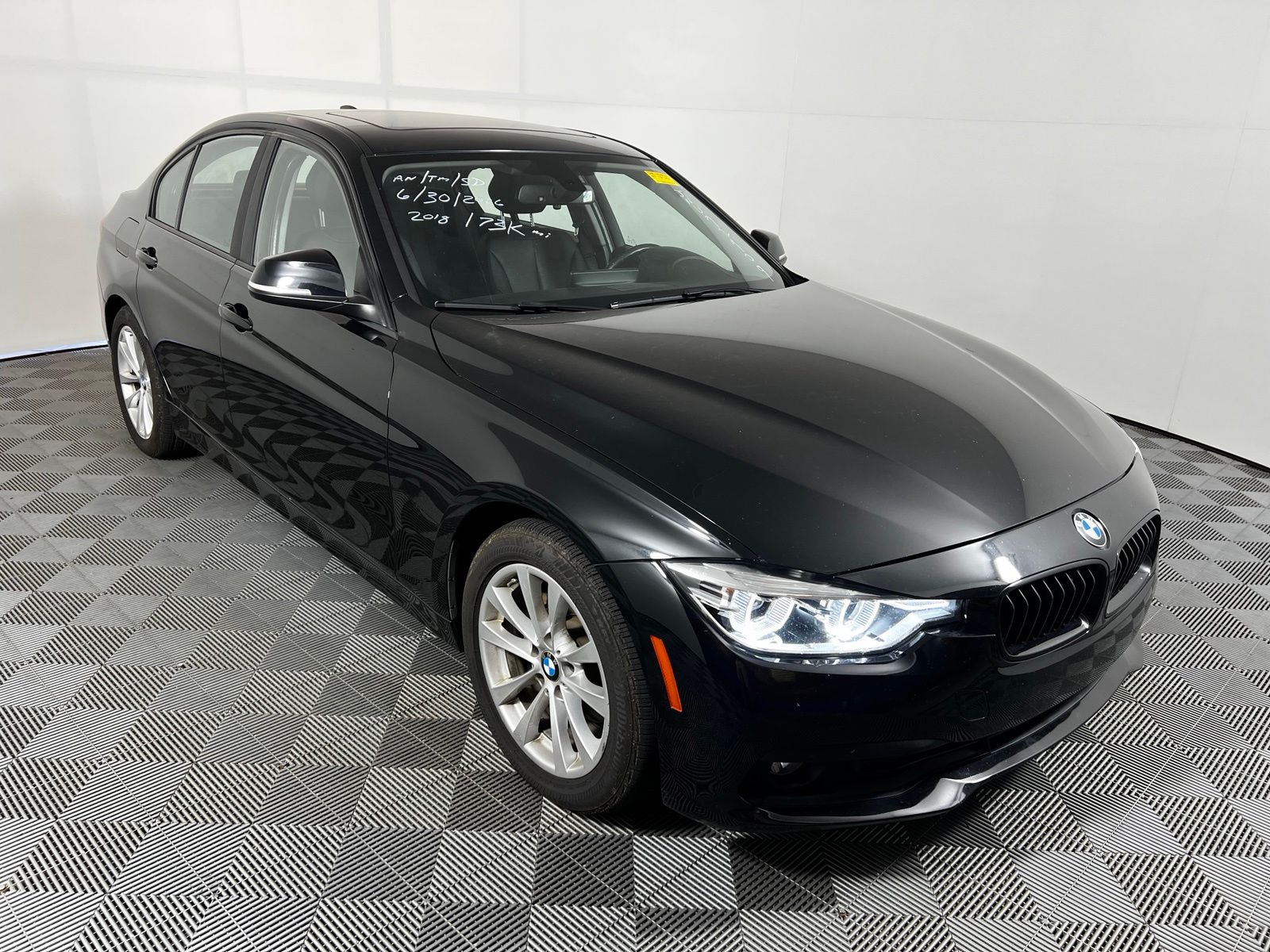Thumbnail: 2018 BMW 3 Series - 3
