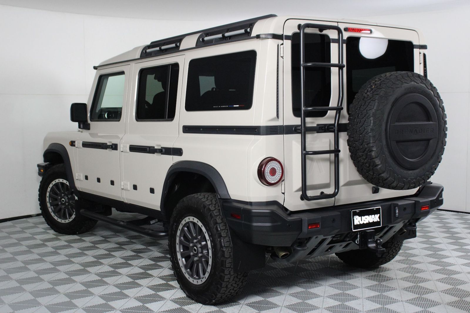 View vehicle photo 4