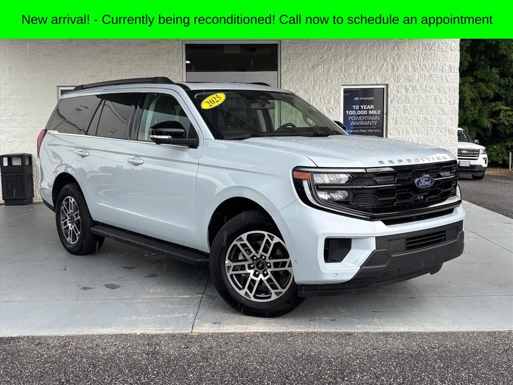 Silver Metallic 2025 Ford Expedition SUV / Crossover 4X2 Automatic