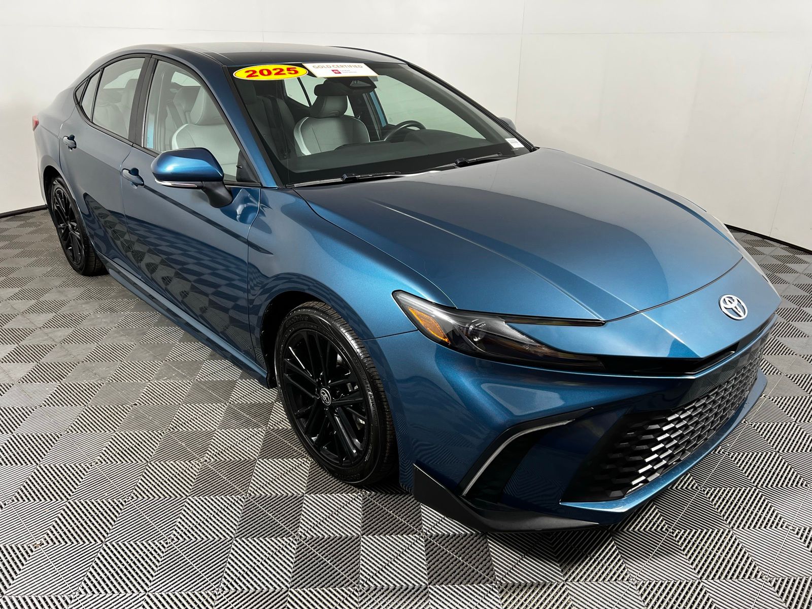 Thumbnail: 2025 Toyota Camry - 3