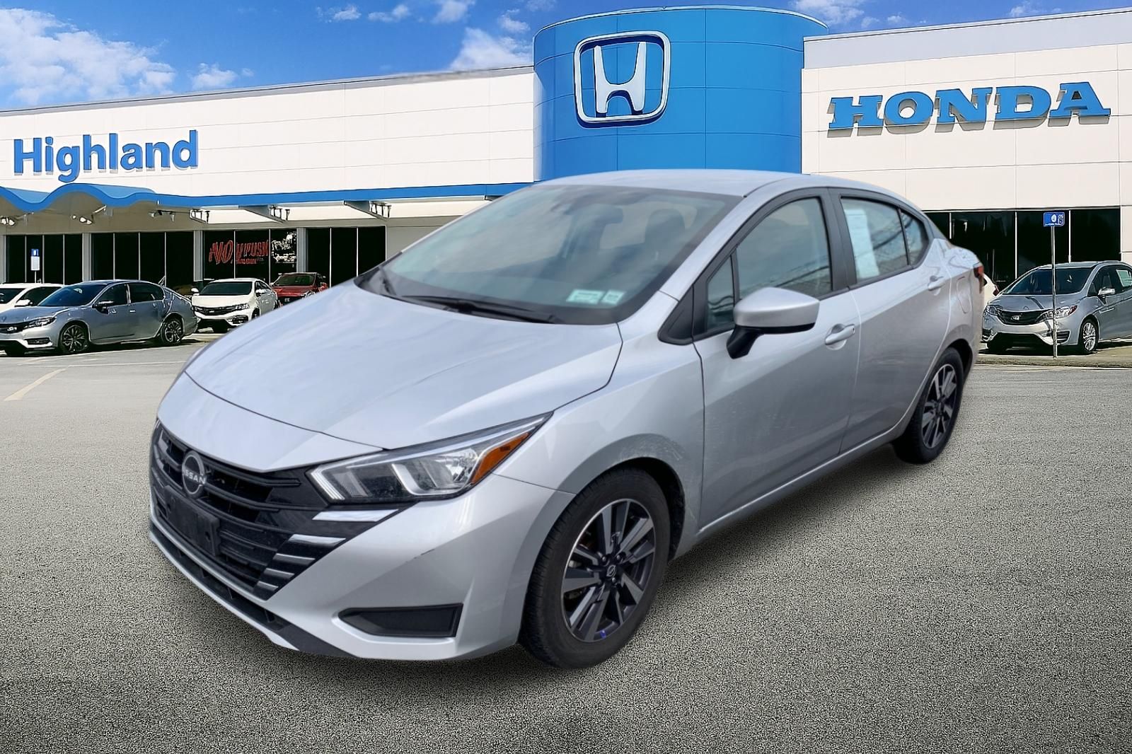 2023 Nissan Versa SV FWD