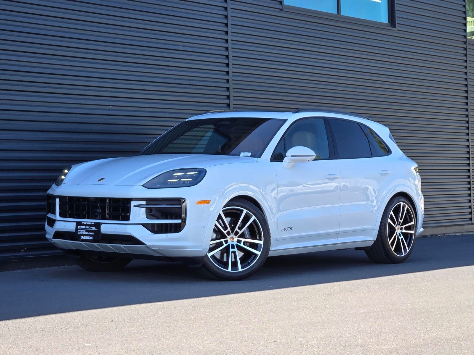 2026 Porsche Cayenne GTS — full photo 1 of 27